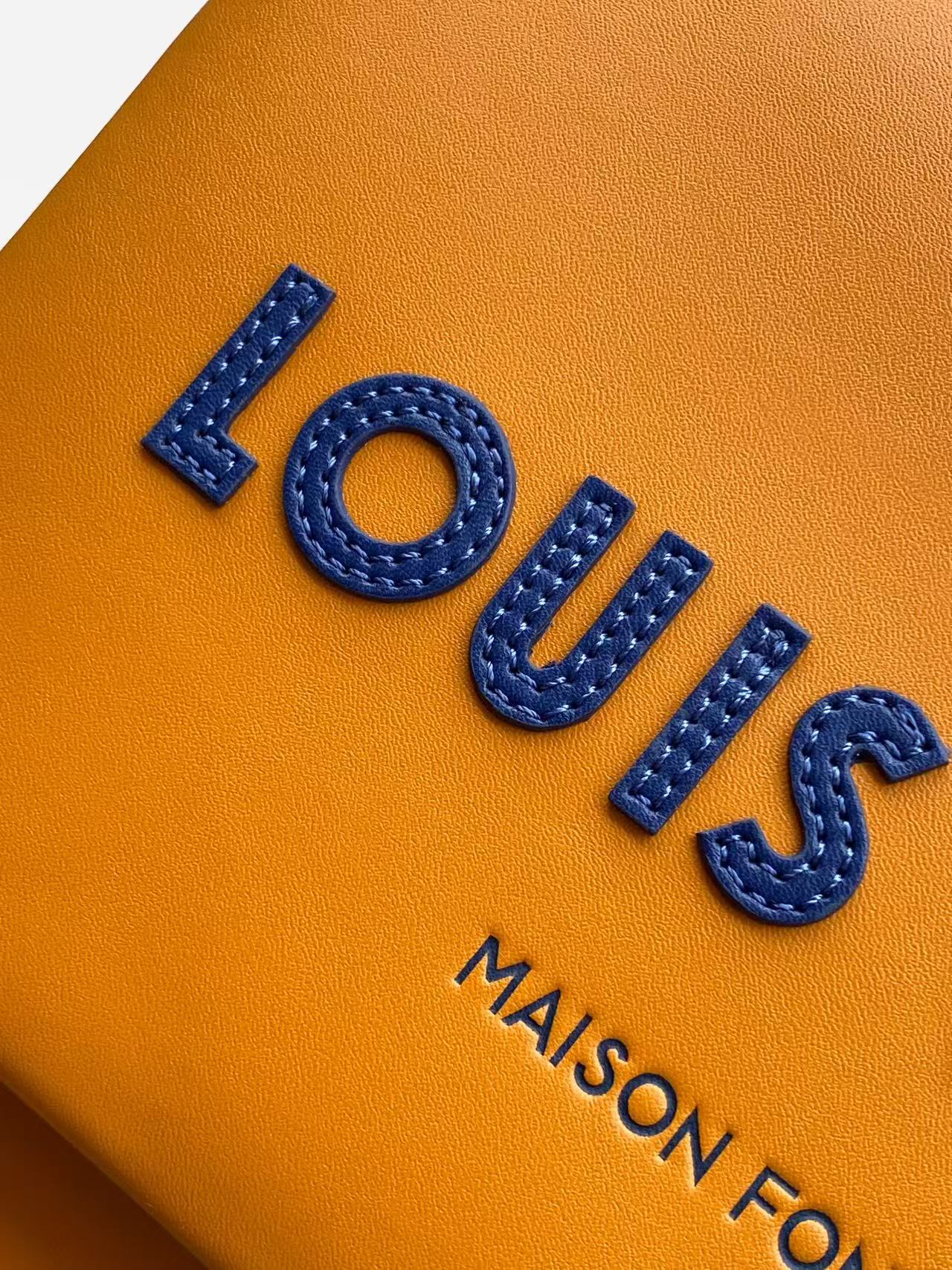 LV一比一 Louis Vuitton亮黃色字母翻蓋肩背包| 11 LV一比一 Louis Vuitton亮黃色字母翻蓋肩背包