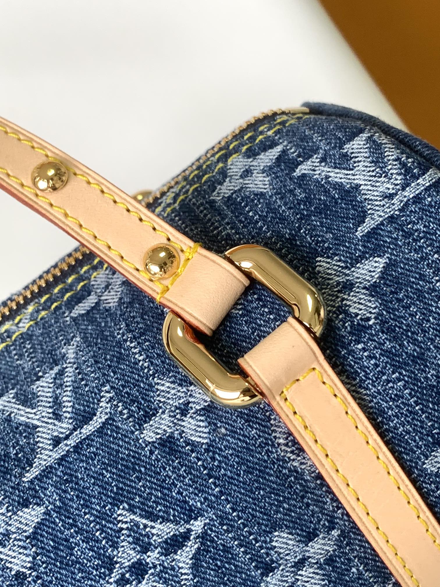 LV高仿 Monogram Denim牛仔圓筒鏈條肩背包| 9 LV高仿 Monogram Denim牛仔圓筒鏈條肩背包