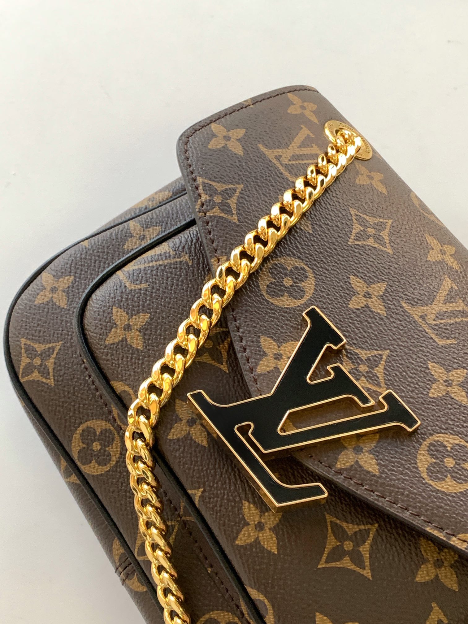 LV 高仿 Monogram 黑色 Twist 鏈條翻蓋斜背包 經典老花肩背女包| 9 LV 高仿 Monogram 黑色 Twist 鏈條翻蓋斜背包 經典老花肩背女包
