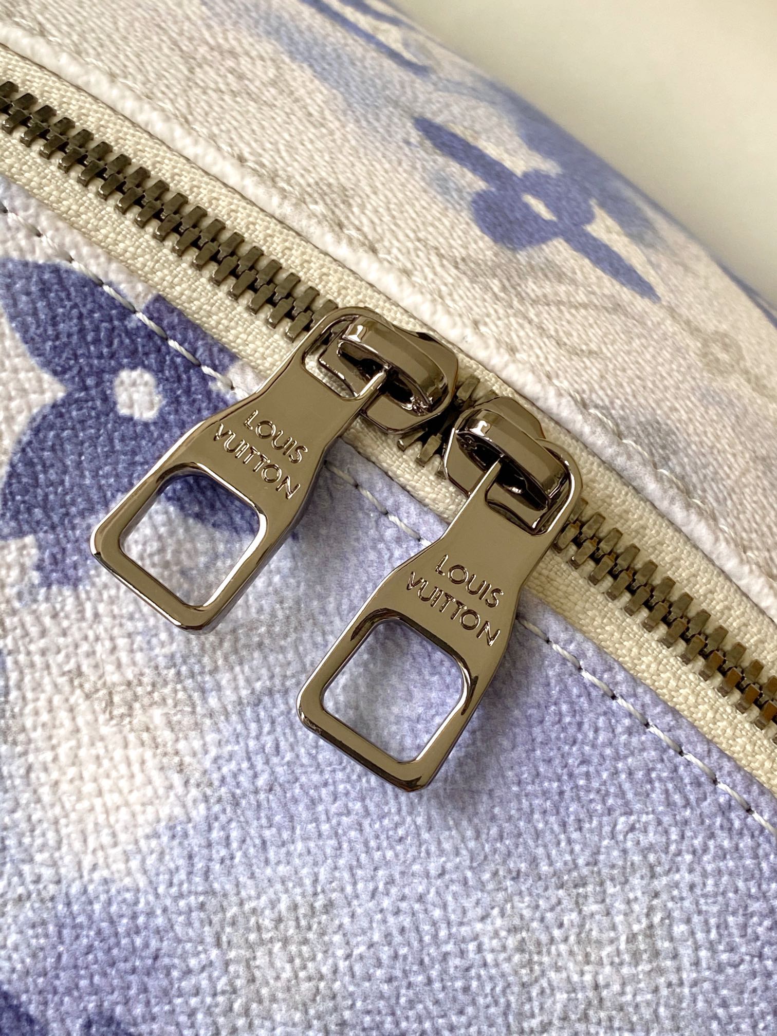 LV 一比一 雲染藍色 Monogram Discovery 後背包 潮流休閒雙肩包| 10 LV 一比一 雲染藍色 Monogram Discovery 後背包 潮流休閒雙肩包
