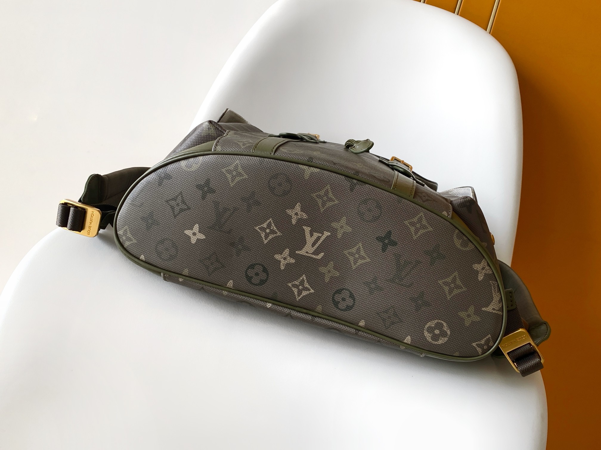 LV 高仿 Monogram Eclipse 綠色飾邊 登山風雙肩後背包| 12 LV 高仿 Monogram Eclipse 綠色飾邊 登山風雙肩後背包