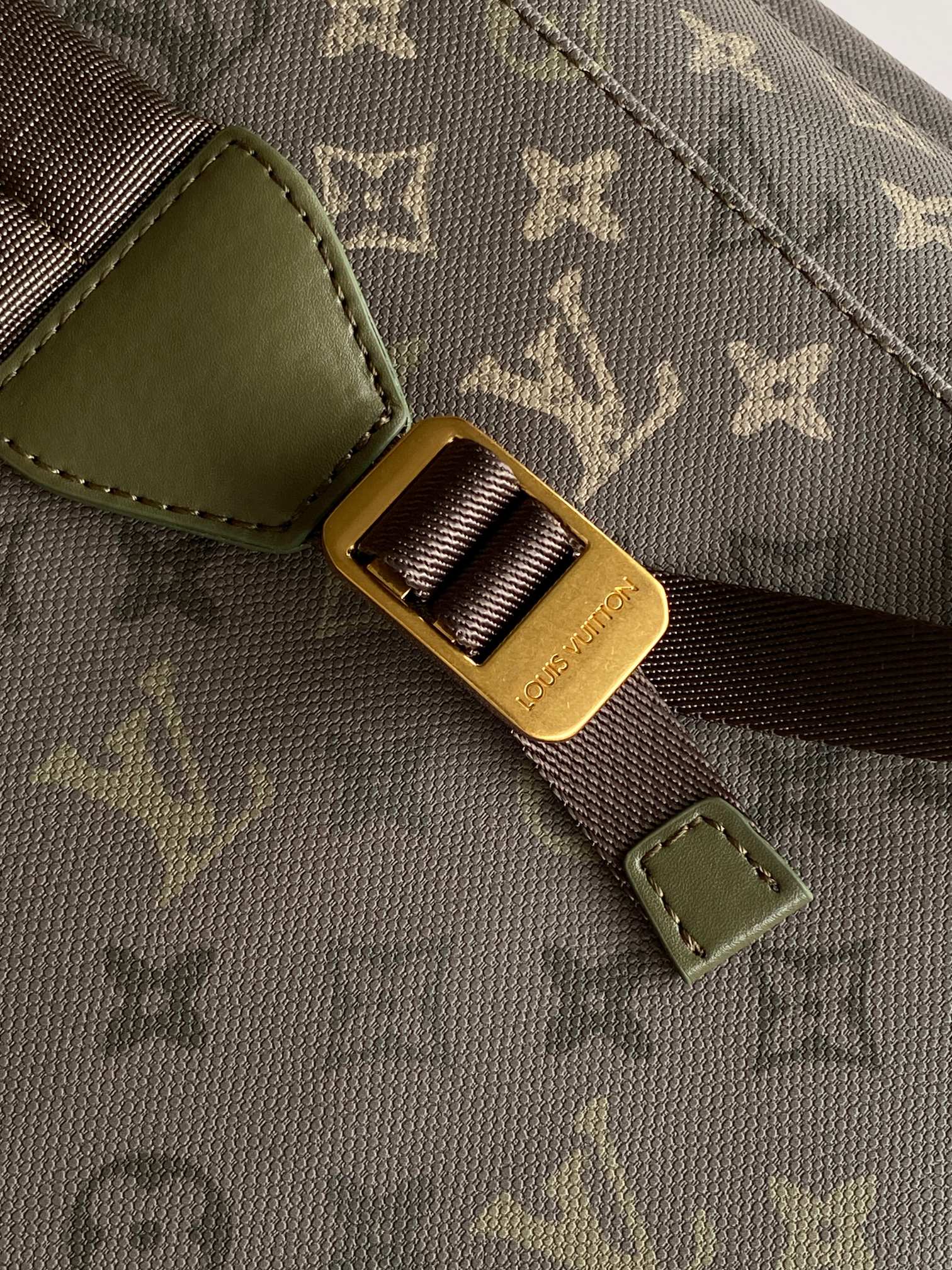 LV 高仿 Monogram Eclipse 綠色飾邊 登山風雙肩後背包| 10 LV 高仿 Monogram Eclipse 綠色飾邊 登山風雙肩後背包