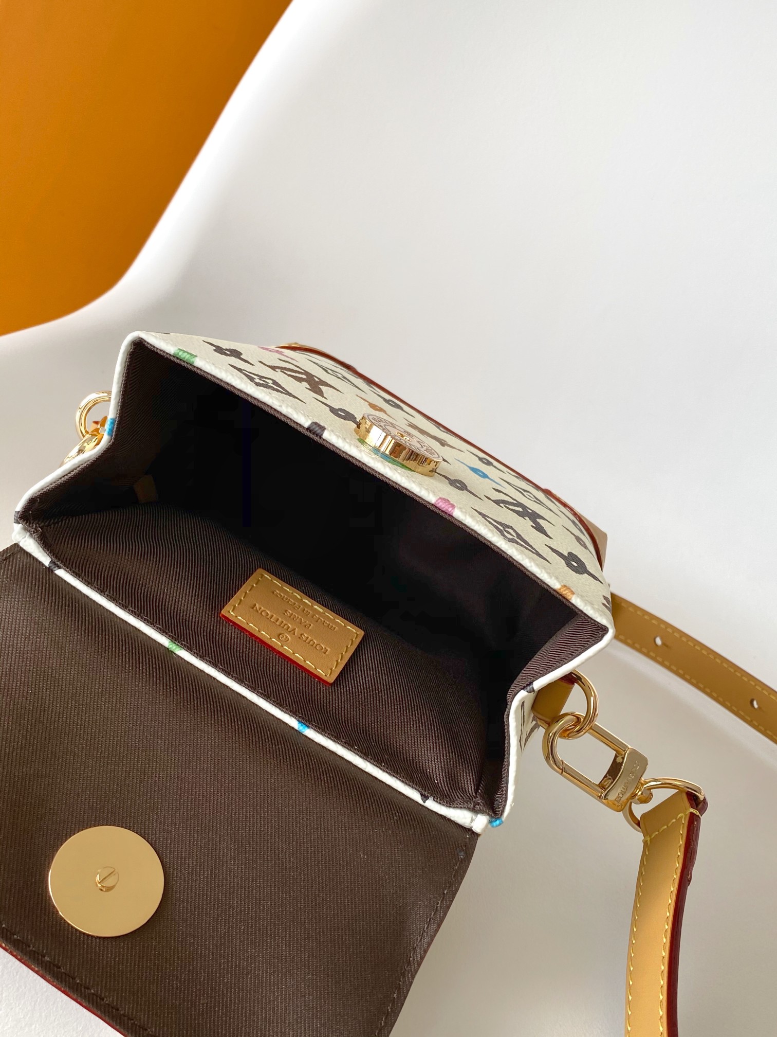 LV A貨 彩色 Monogram Nano 小書包 迷你斜背包 可愛精品小包| 8 LV A貨 彩色 Monogram Nano 小書包 迷你斜背包 可愛精品小包
