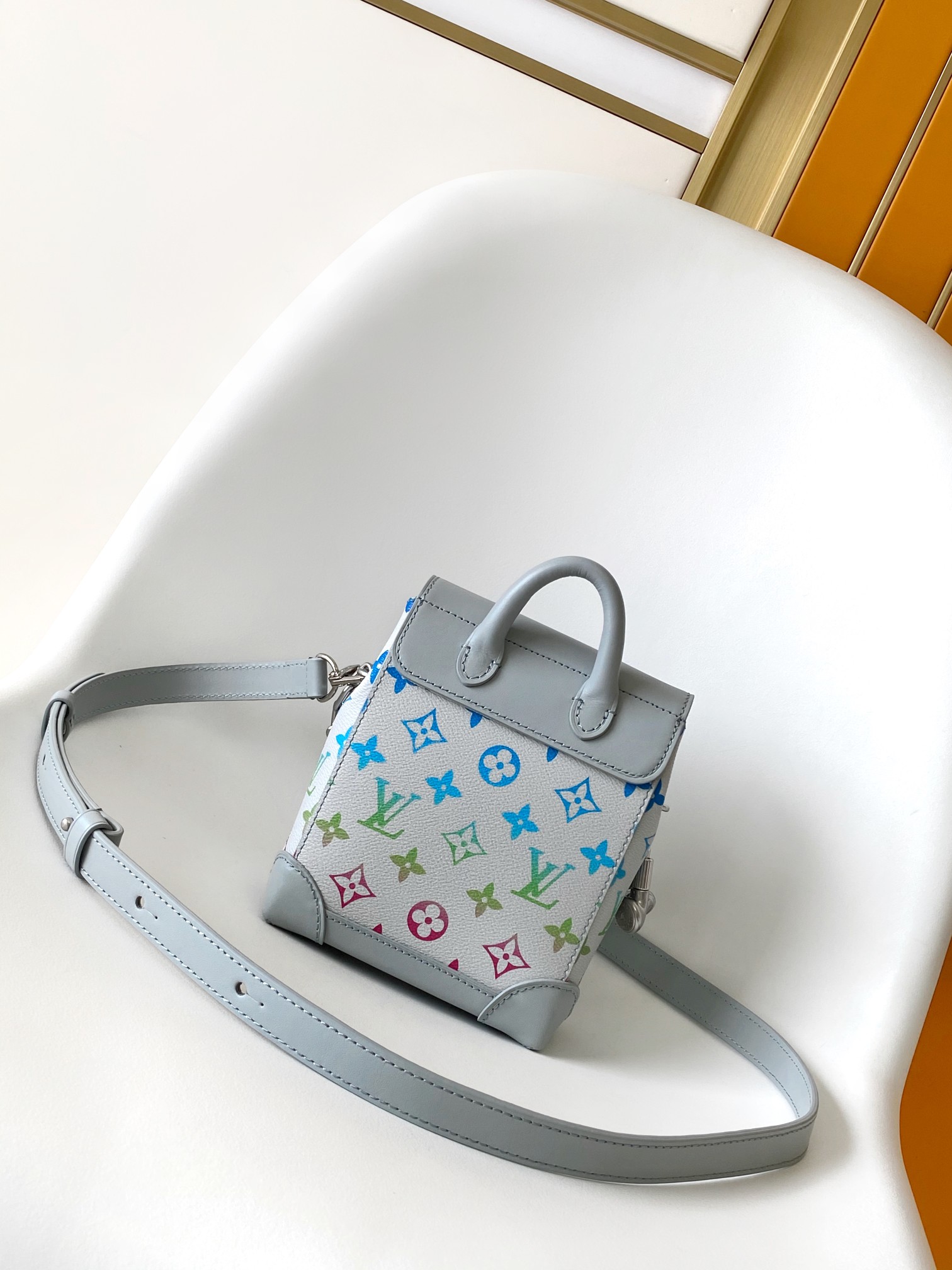 LV高仿 彩色 Monogram Nano 小書包 淺灰色迷你肩背包| 14 LV高仿 彩色 Monogram Nano 小書包 淺灰色迷你肩背包