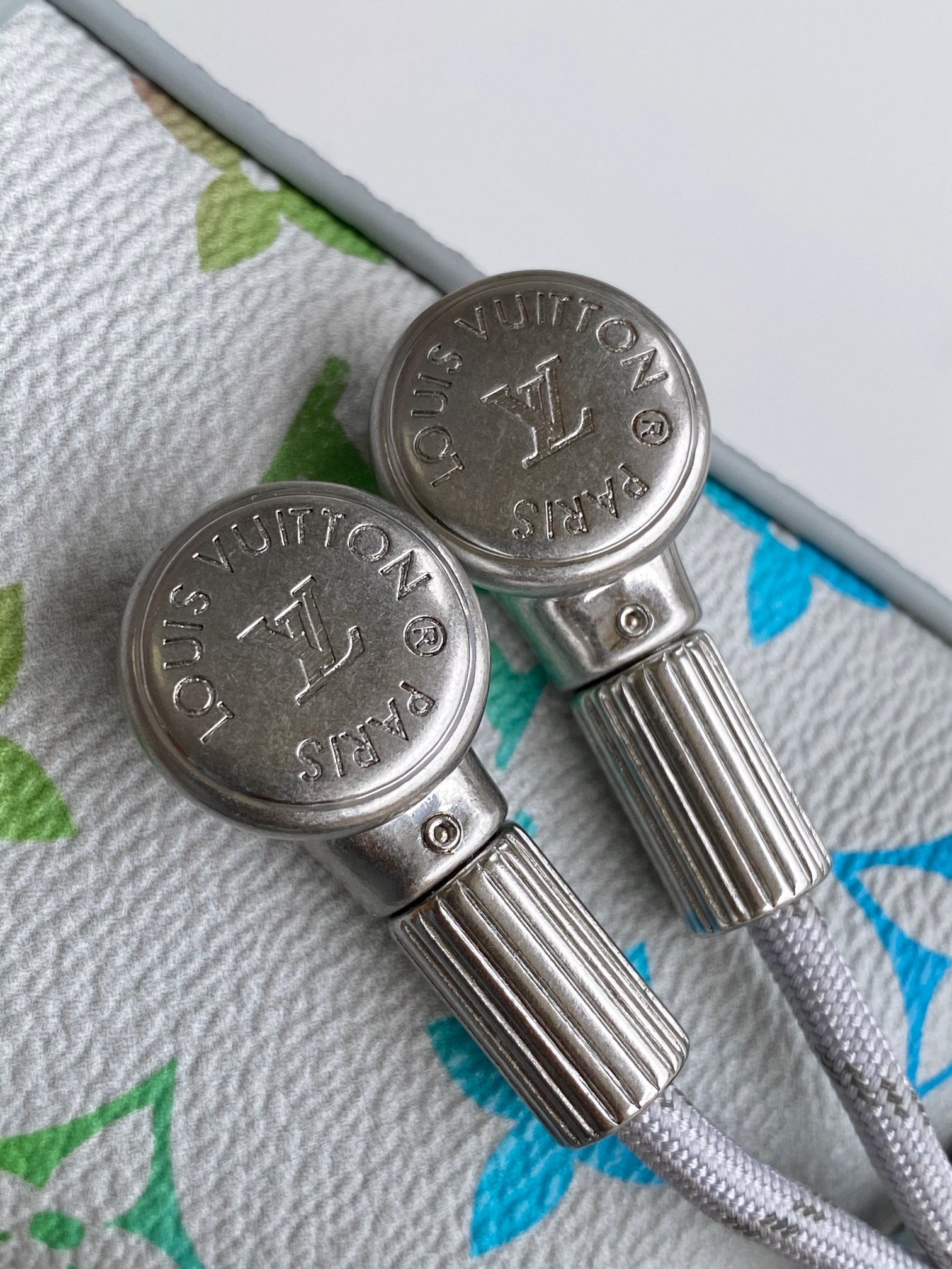 LV高仿 彩色 Monogram Nano 小書包 淺灰色迷你肩背包| 11 LV高仿 彩色 Monogram Nano 小書包 淺灰色迷你肩背包