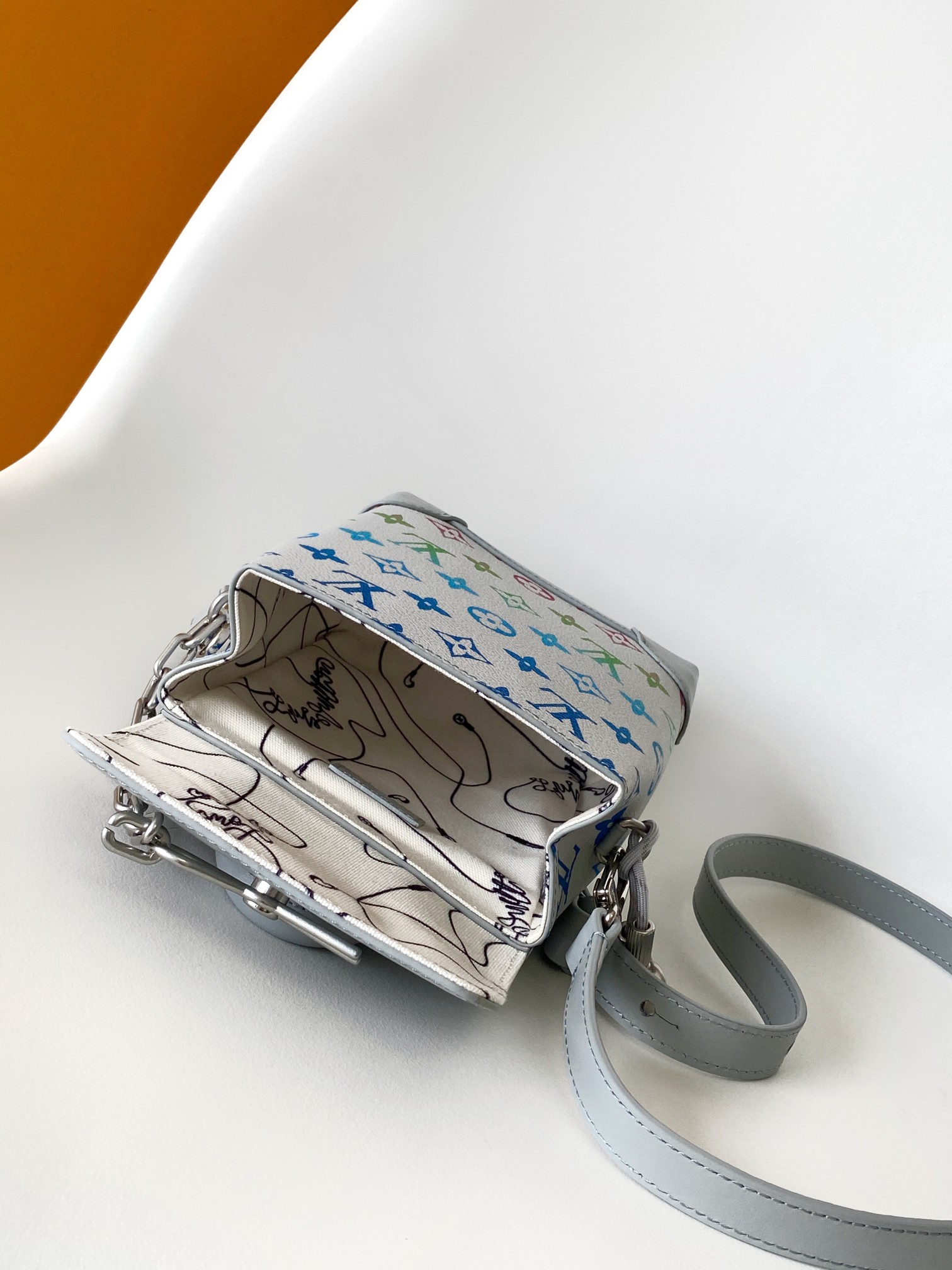 LV高仿 彩色 Monogram Nano 小書包 淺灰色迷你肩背包| 8 LV高仿 彩色 Monogram Nano 小書包 淺灰色迷你肩背包