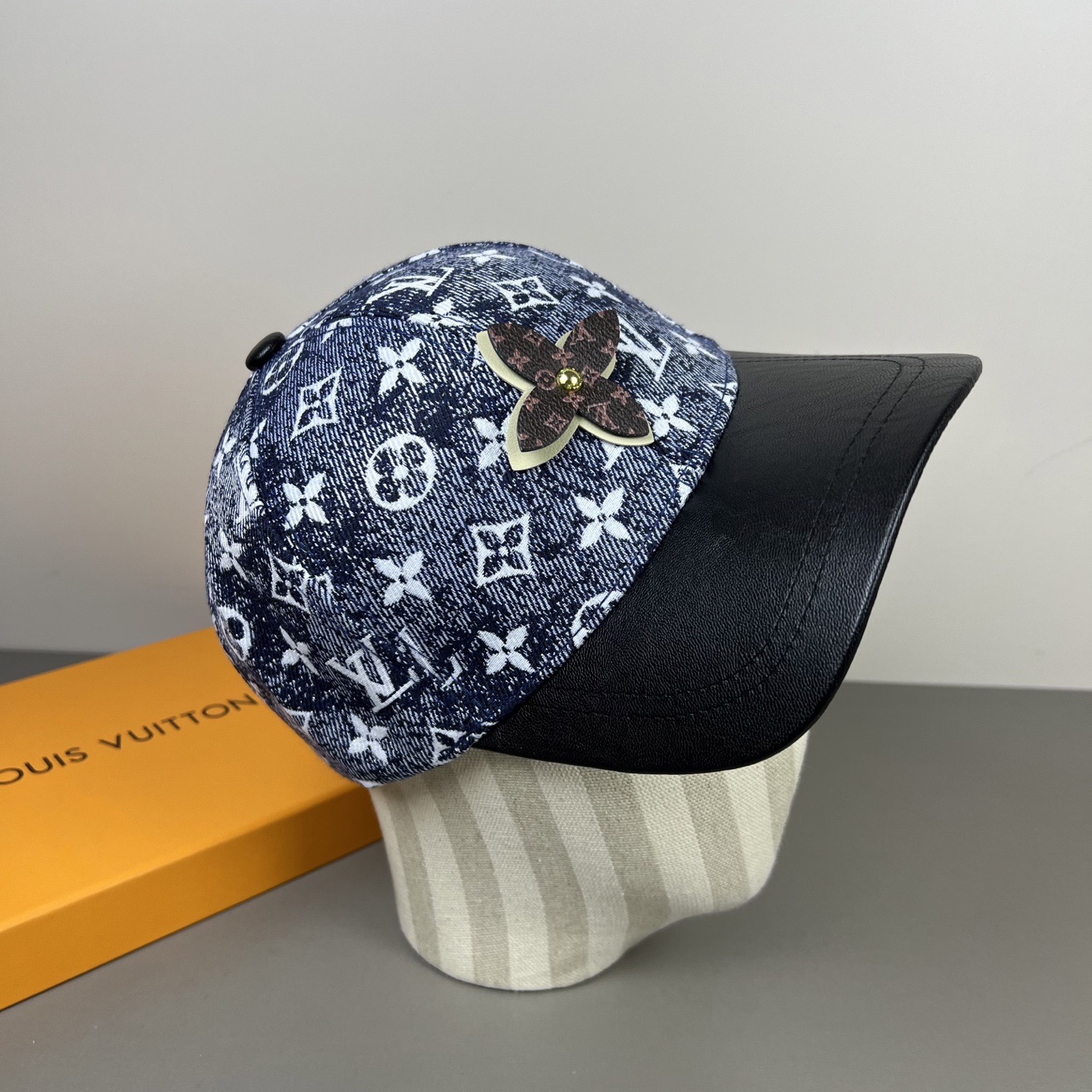 高仿LV Monogram 牛仔壓紋棒球帽| 13 高仿LV Monogram 牛仔壓紋棒球帽