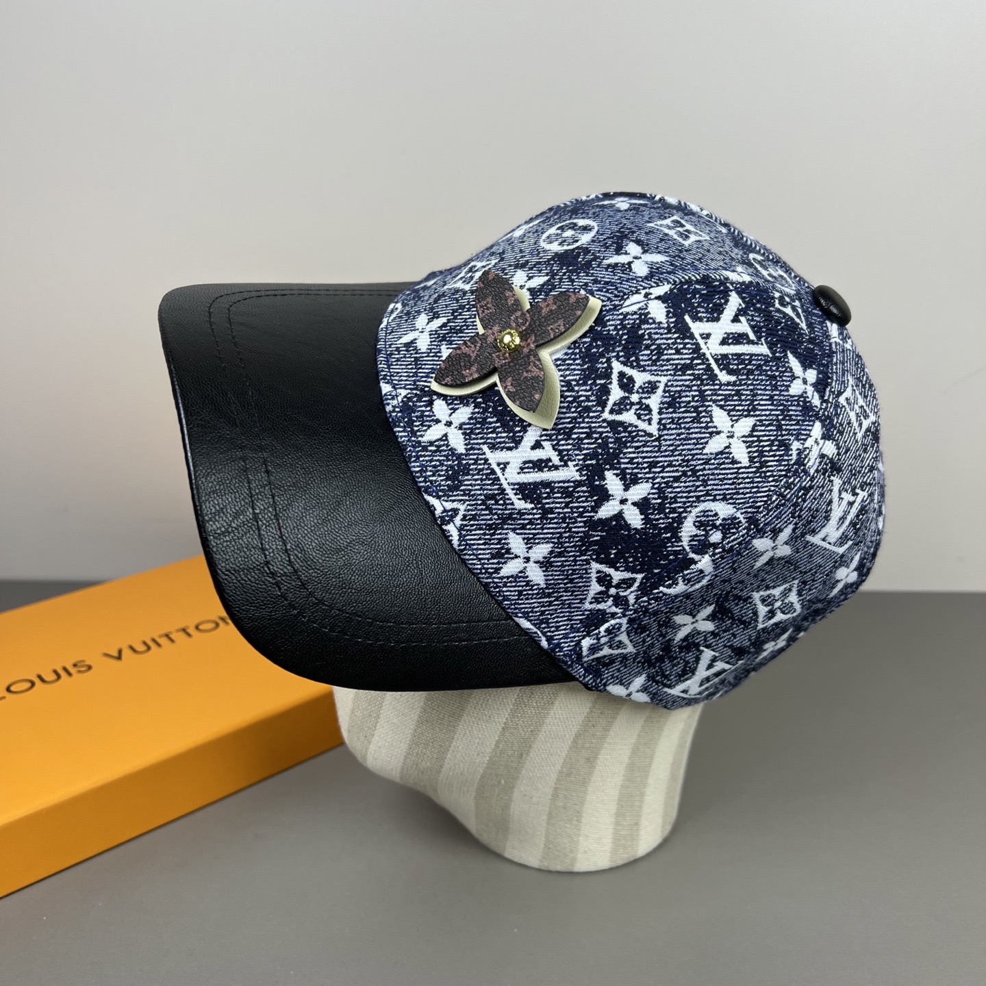 高仿LV Monogram 牛仔壓紋棒球帽| 11 高仿LV Monogram 牛仔壓紋棒球帽