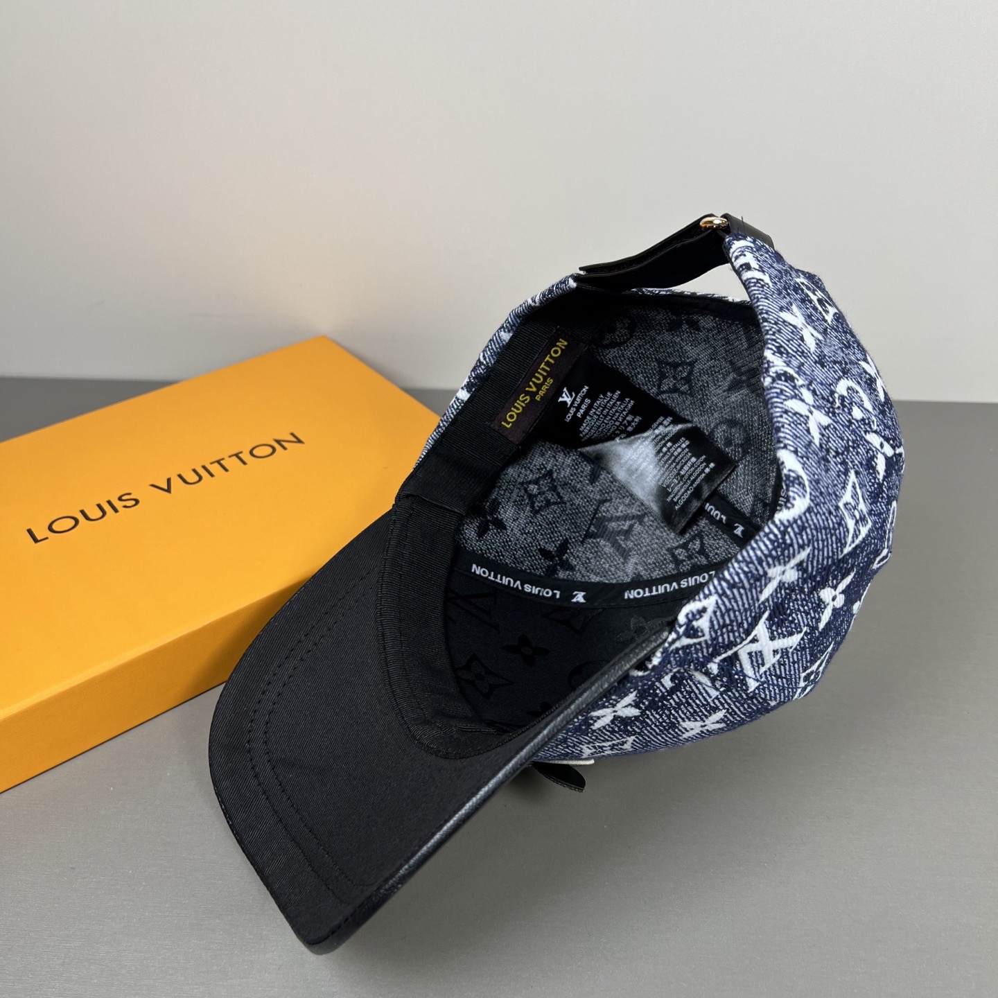 高仿LV Monogram 牛仔壓紋棒球帽| 10 高仿LV Monogram 牛仔壓紋棒球帽