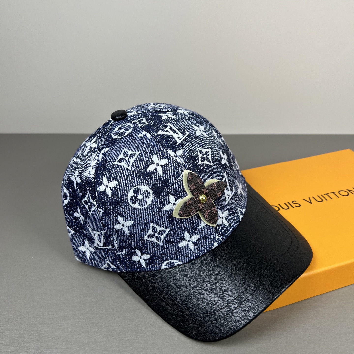 高仿LV Monogram 牛仔壓紋棒球帽| 9 高仿LV Monogram 牛仔壓紋棒球帽