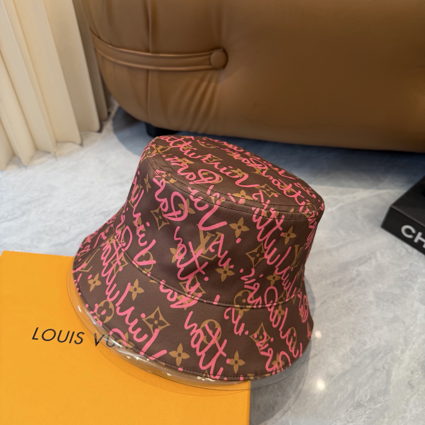 高仿LV Graffiti Monogram 漁夫帽| 8 高仿LV Graffiti Monogram 漁夫帽