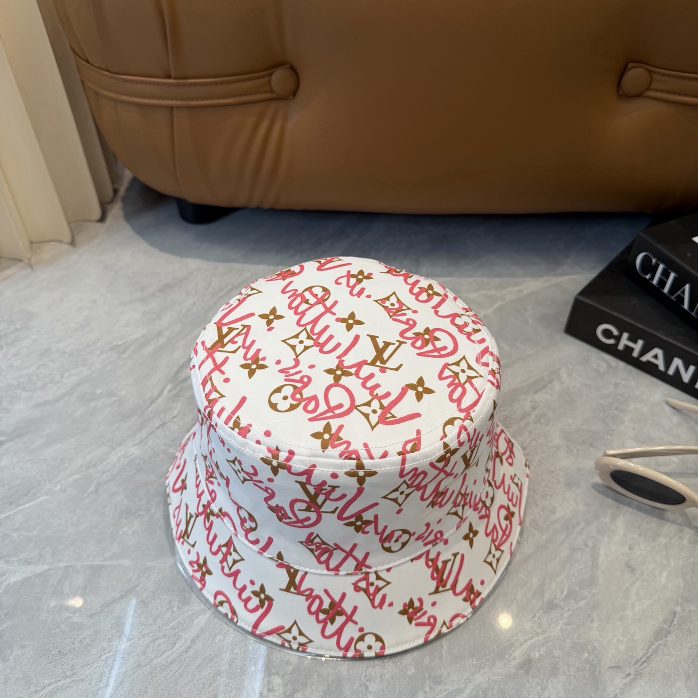 高仿LV 白色Graffiti Monogram 漁夫帽| 13 高仿LV 白色Graffiti Monogram 漁夫帽