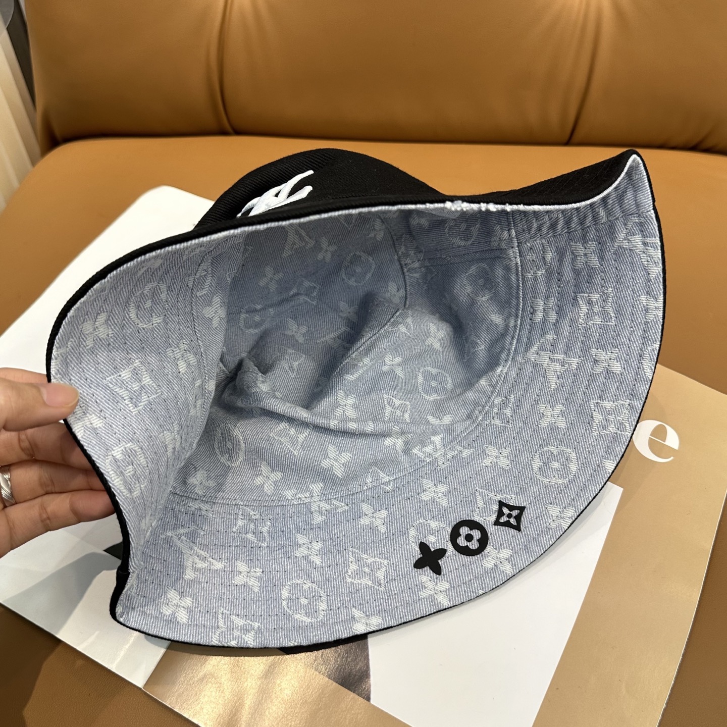 A貨LV 雙面刺繡Logo 黑色漁夫帽| 12 A貨LV 雙面刺繡Logo 黑色漁夫帽