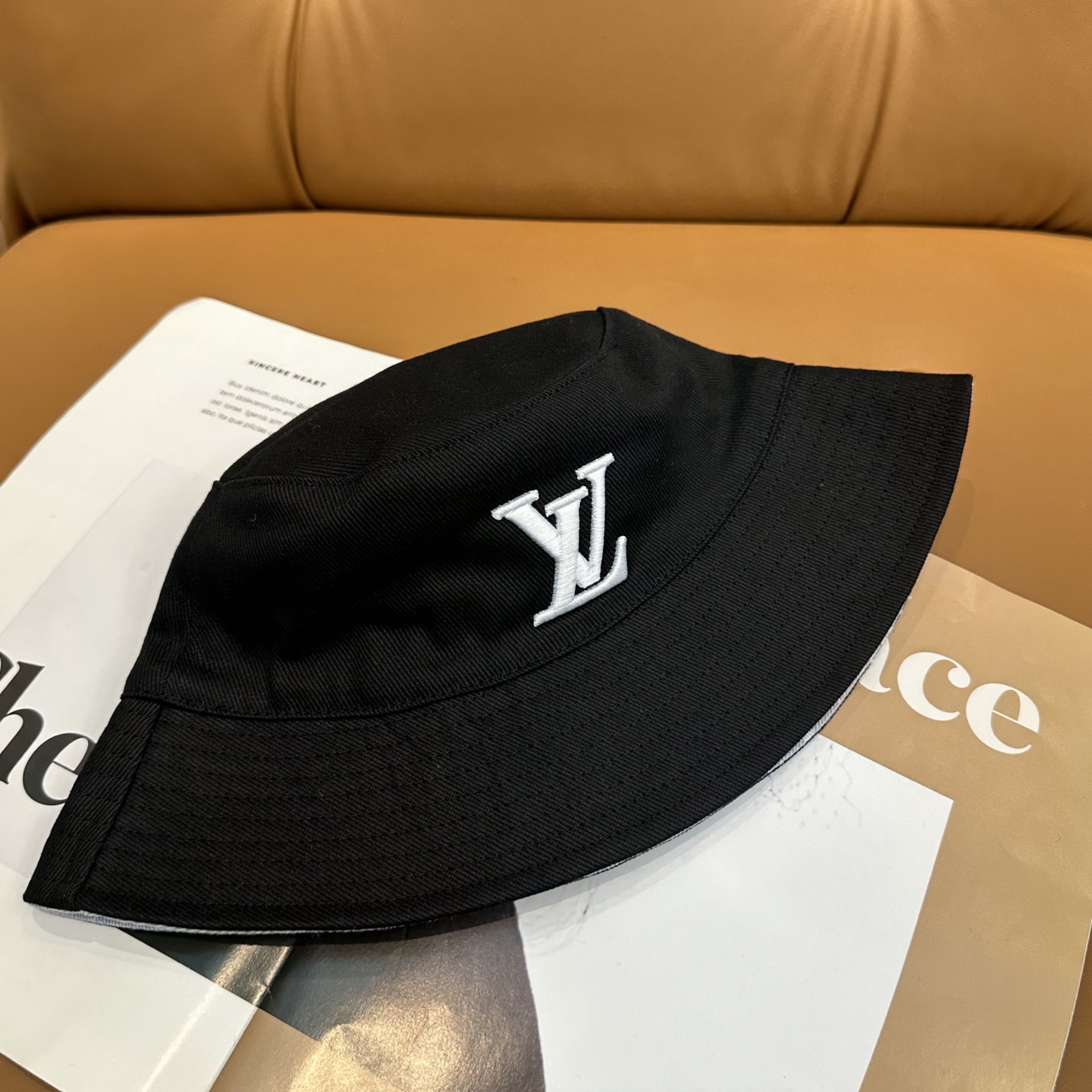 A貨LV 雙面刺繡Logo 黑色漁夫帽| 9 A貨LV 雙面刺繡Logo 黑色漁夫帽