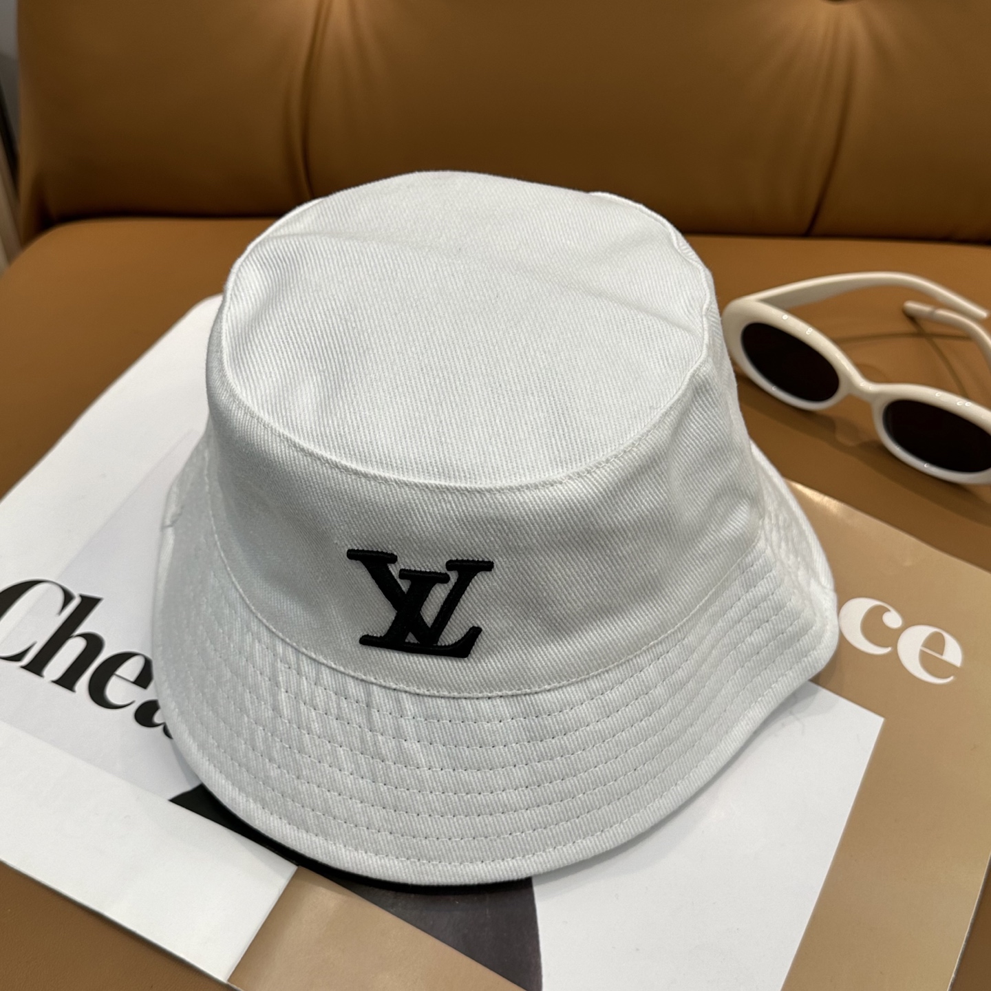 高仿LV 白色刺繡Logo 漁夫帽| 11 高仿LV 白色刺繡Logo 漁夫帽