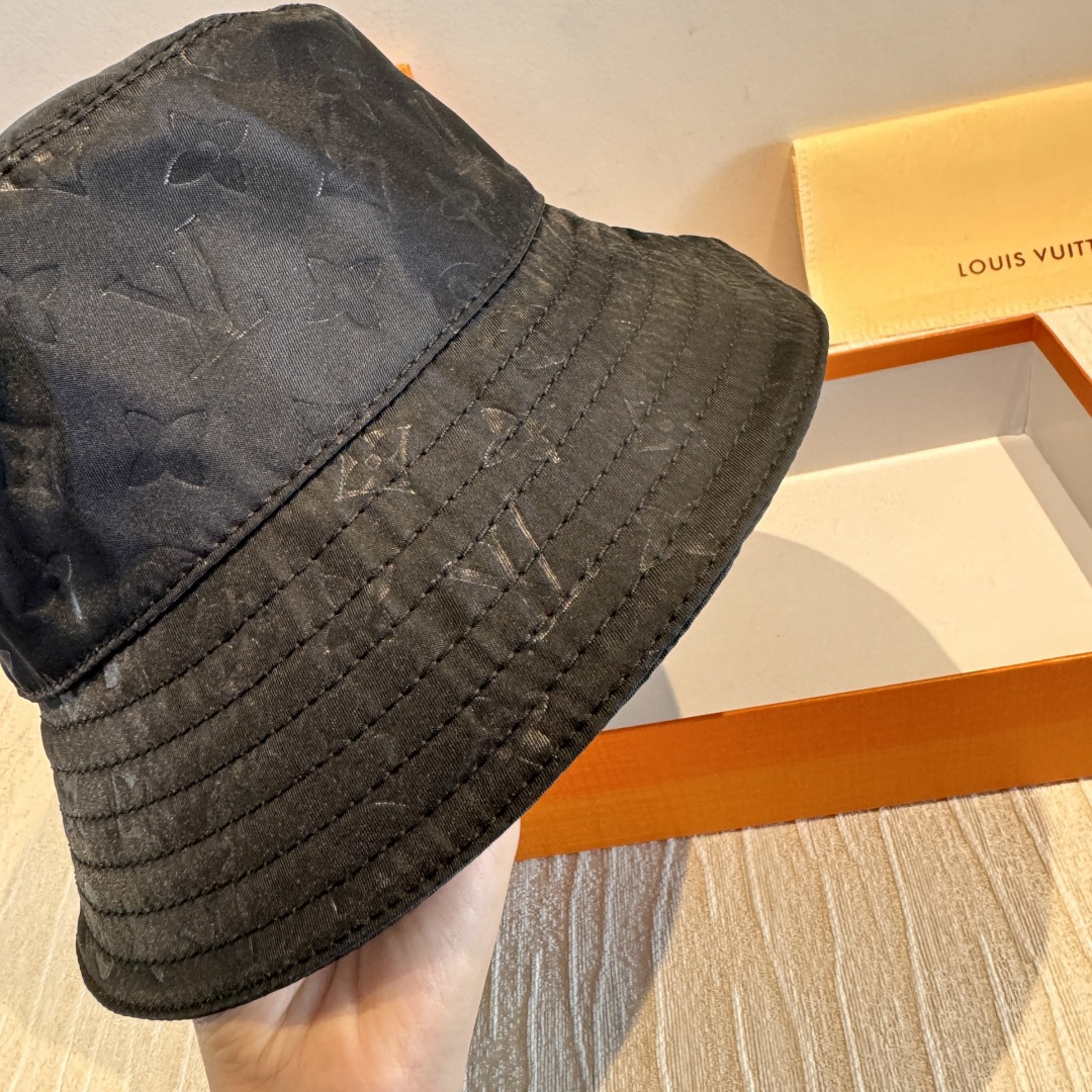 LV一比一黑色壓紋漁夫帽精品百搭休閒帽款| 11 LV一比一黑色壓紋漁夫帽精品百搭休閒帽款