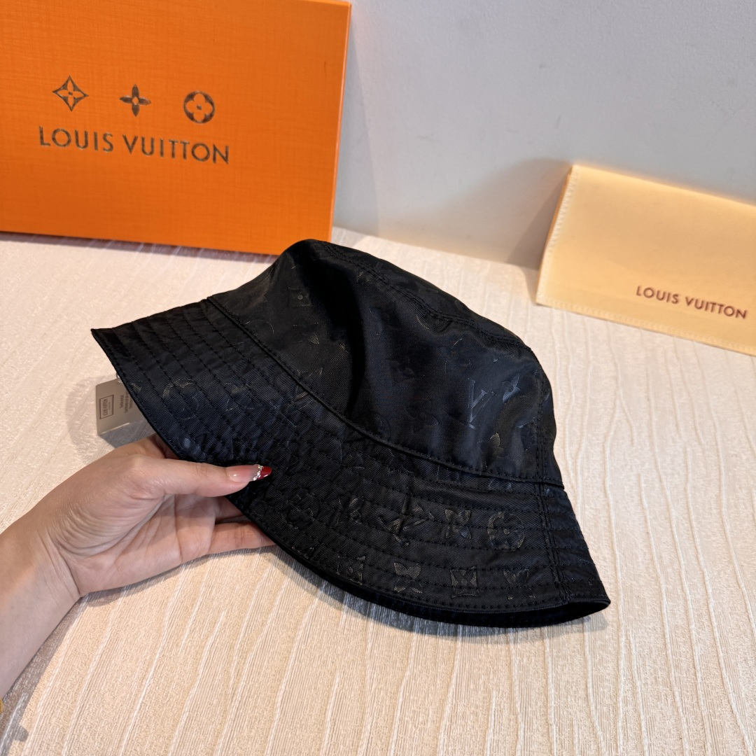 LV一比一黑色壓紋漁夫帽精品百搭休閒帽款| 8 LV一比一黑色壓紋漁夫帽精品百搭休閒帽款