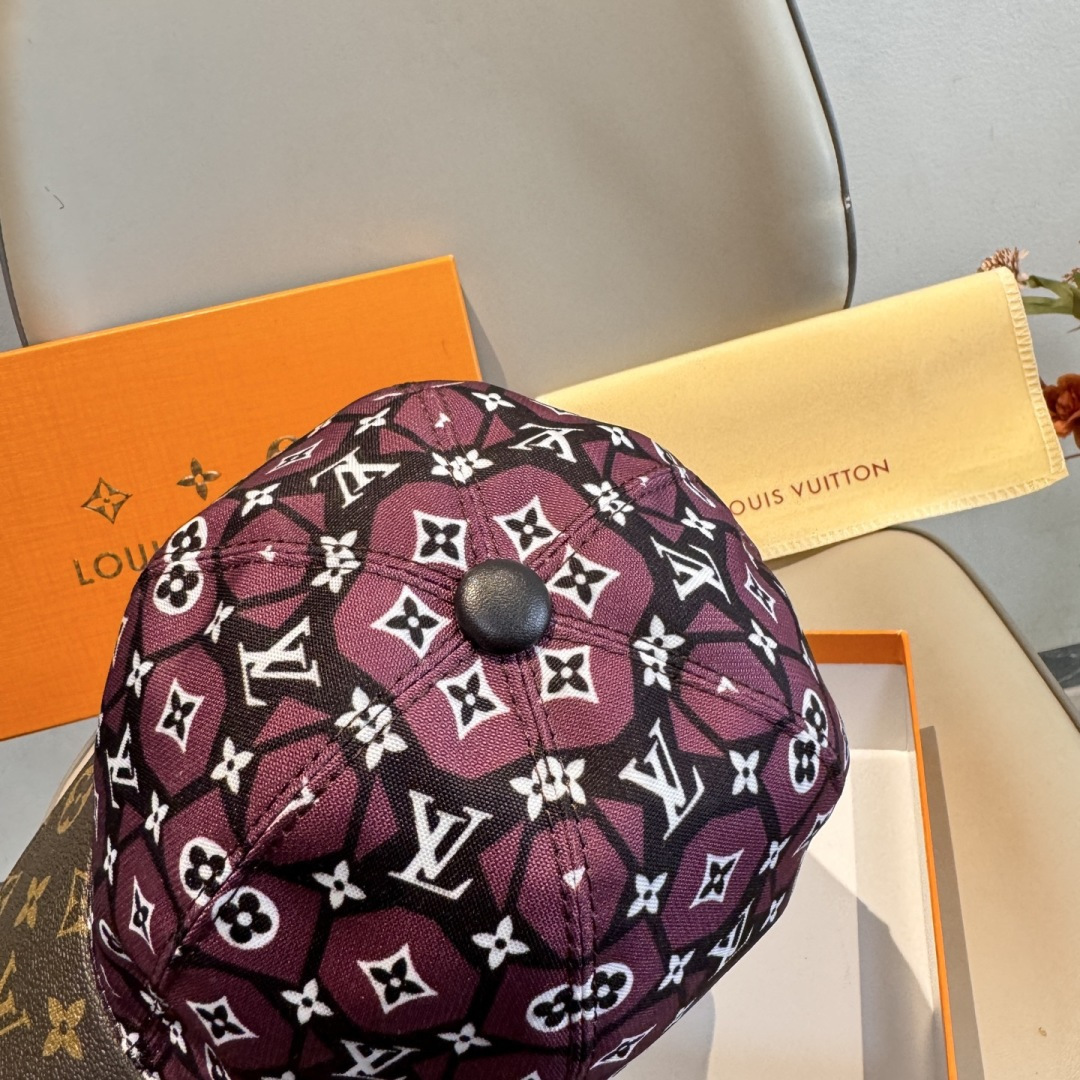 LV一比一酒紅幾何Monogram棒球帽精品休閒款| 11 LV一比一酒紅幾何Monogram棒球帽精品休閒款