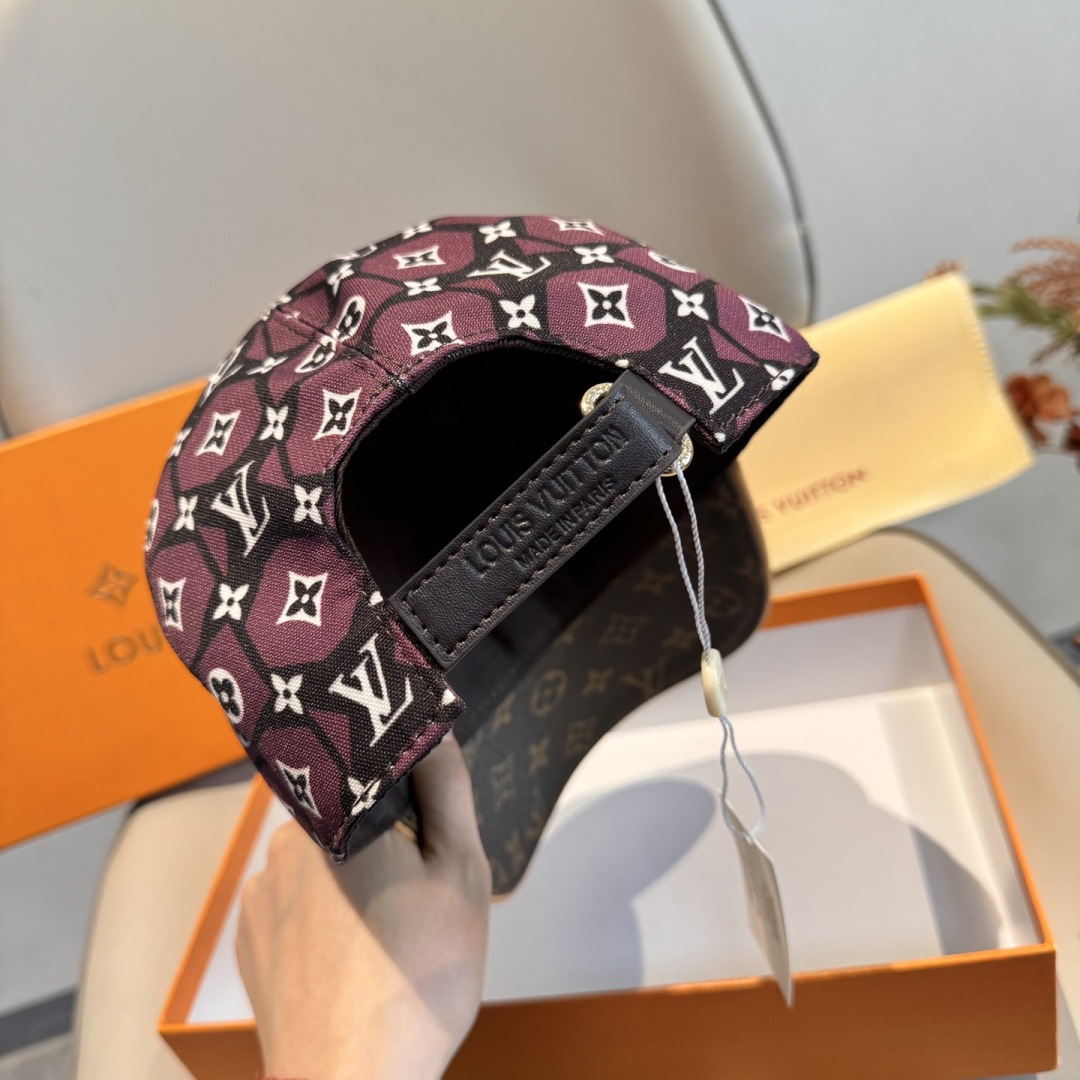 LV一比一酒紅幾何Monogram棒球帽精品休閒款| 8 LV一比一酒紅幾何Monogram棒球帽精品休閒款