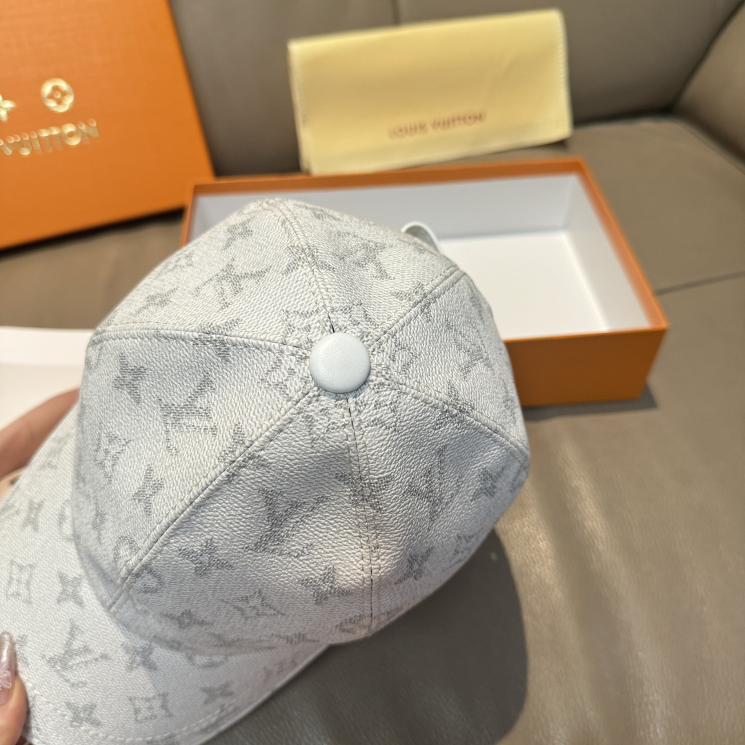 LV高仿白灰Monogram棒球帽簡約精品休閒款| 10 LV高仿白灰Monogram棒球帽簡約精品休閒款
