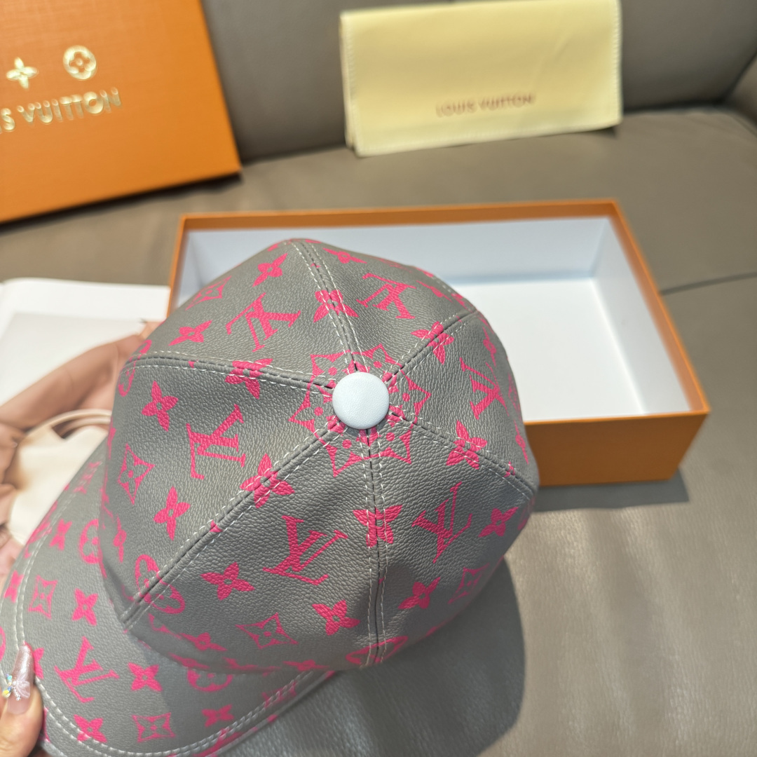 LV高仿灰粉Monogram棒球帽時尚精品男女款| 11 LV高仿灰粉Monogram棒球帽時尚精品男女款