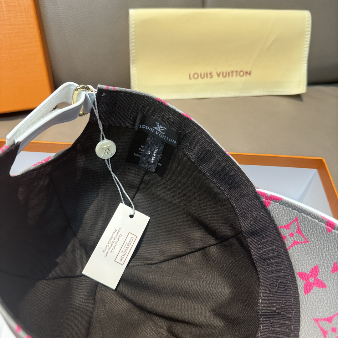 LV高仿灰粉Monogram棒球帽時尚精品男女款| 9 LV高仿灰粉Monogram棒球帽時尚精品男女款