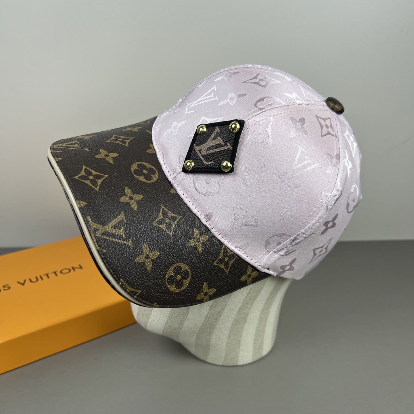 LV高仿Monogram拼接老花棒球帽粉紫配色精品帽| 10 LV高仿Monogram拼接老花棒球帽粉紫配色精品帽