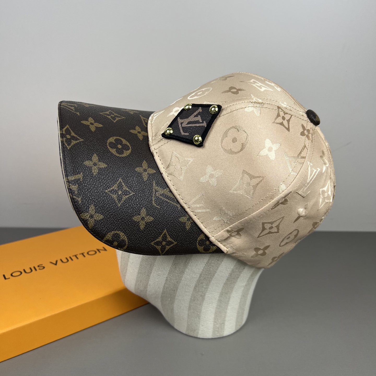 一比一LV老花拼接棒球帽香檳金精品休閒帽| 13 一比一LV老花拼接棒球帽香檳金精品休閒帽