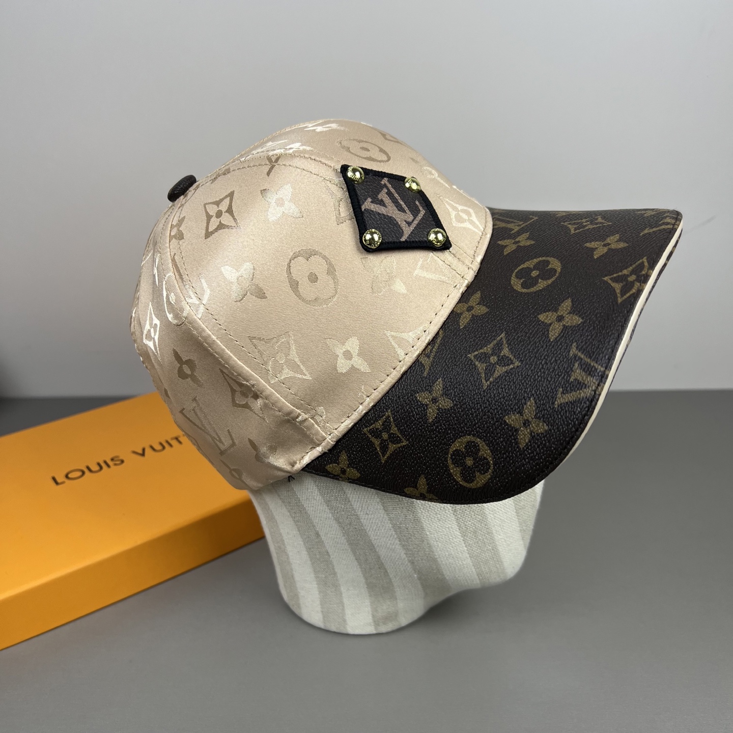 一比一LV老花拼接棒球帽香檳金精品休閒帽| 12 一比一LV老花拼接棒球帽香檳金精品休閒帽