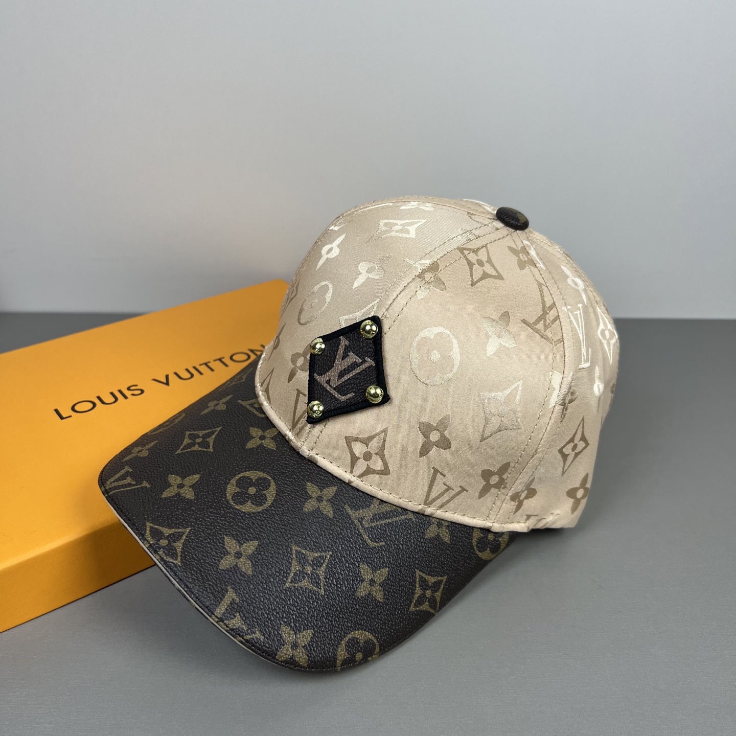 一比一LV老花拼接棒球帽香檳金精品休閒帽| 11 一比一LV老花拼接棒球帽香檳金精品休閒帽