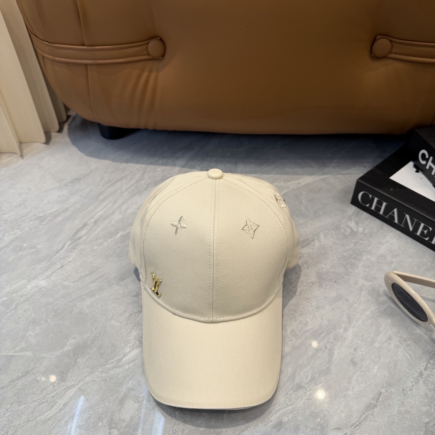 LV高仿奶油白極簡棒球帽精品百搭鴨舌帽| 11 LV高仿奶油白極簡棒球帽精品百搭鴨舌帽