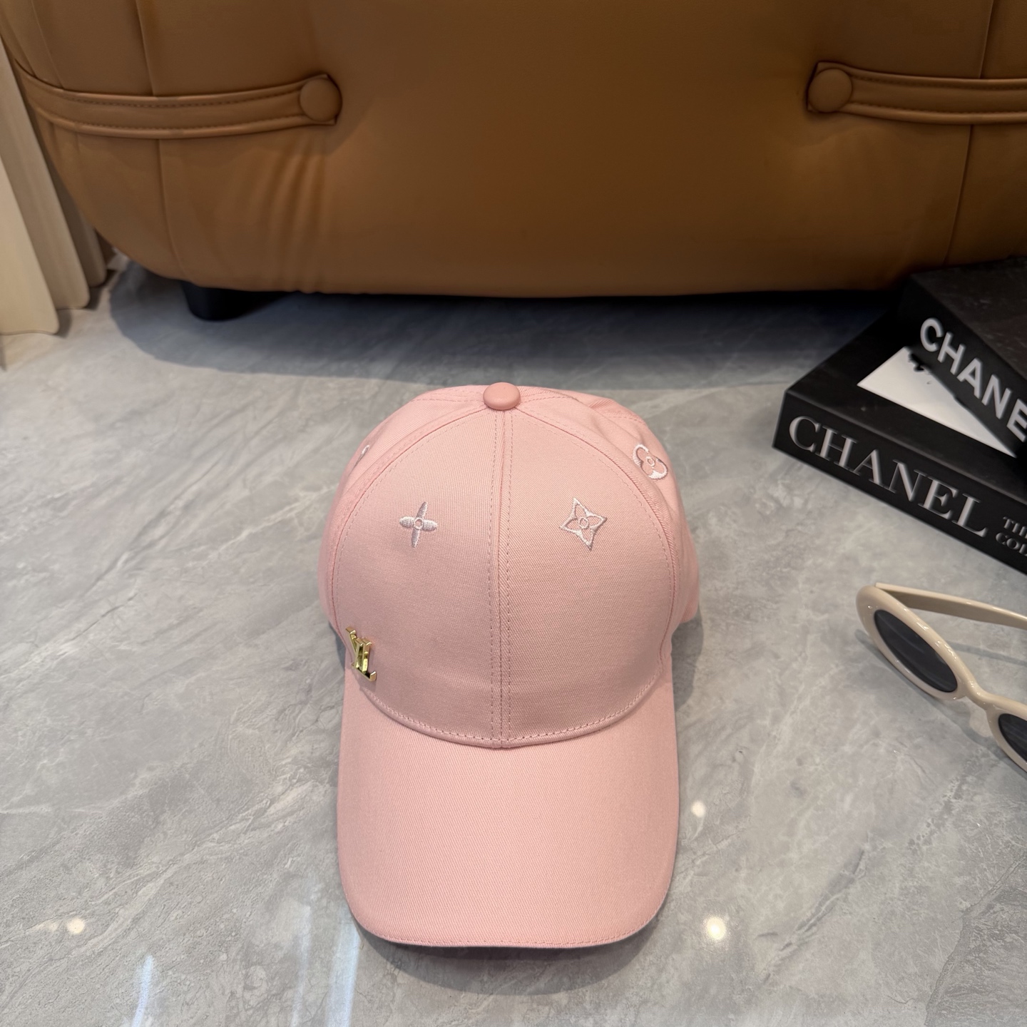 LV高仿粉色金屬Logo棒球帽甜美精品休閒帽| 11 LV高仿粉色金屬Logo棒球帽甜美精品休閒帽