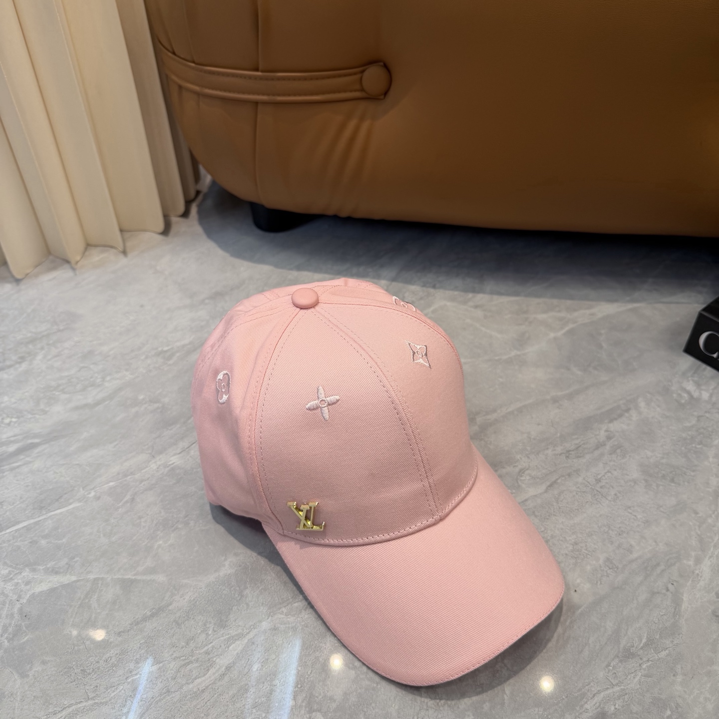 LV高仿粉色金屬Logo棒球帽甜美精品休閒帽| 9 LV高仿粉色金屬Logo棒球帽甜美精品休閒帽