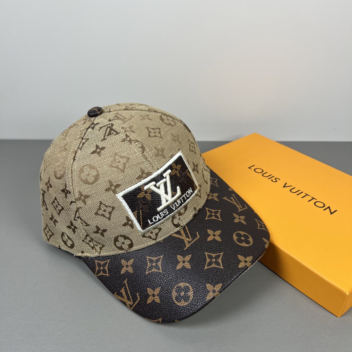 一比一LV老花Logo棒球帽卡其色精品潮流帽| 13 一比一LV老花Logo棒球帽卡其色精品潮流帽