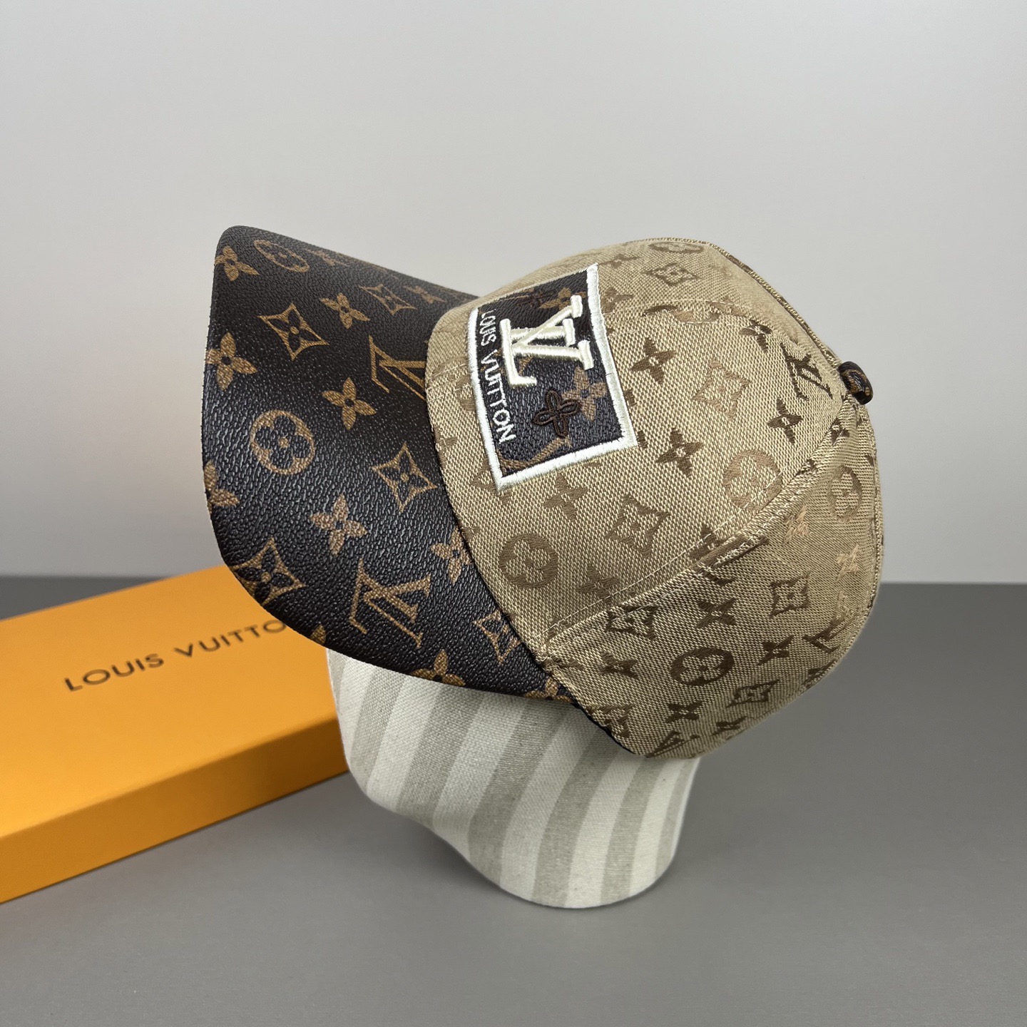 一比一LV老花Logo棒球帽卡其色精品潮流帽| 10 一比一LV老花Logo棒球帽卡其色精品潮流帽