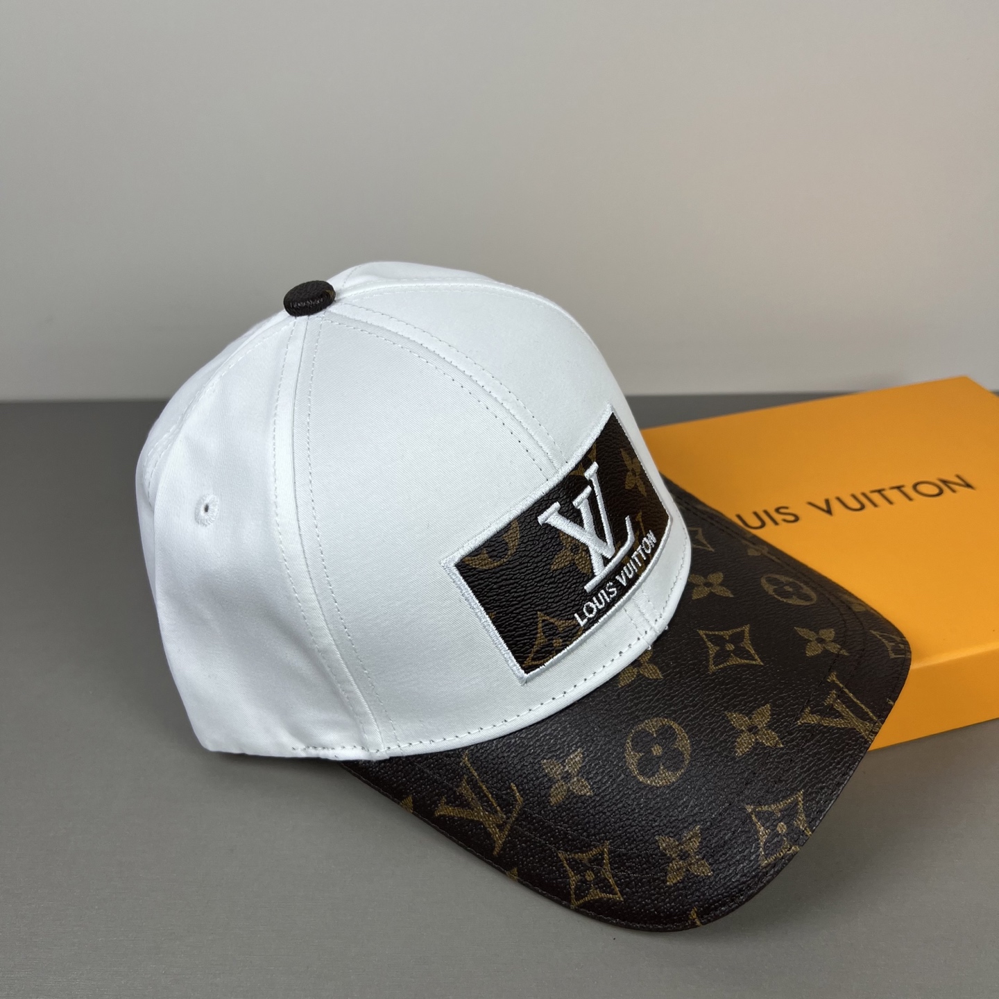 LV高仿白色Monogram拼接鴨舌帽精品帽款| 13 LV高仿白色Monogram拼接鴨舌帽精品帽款