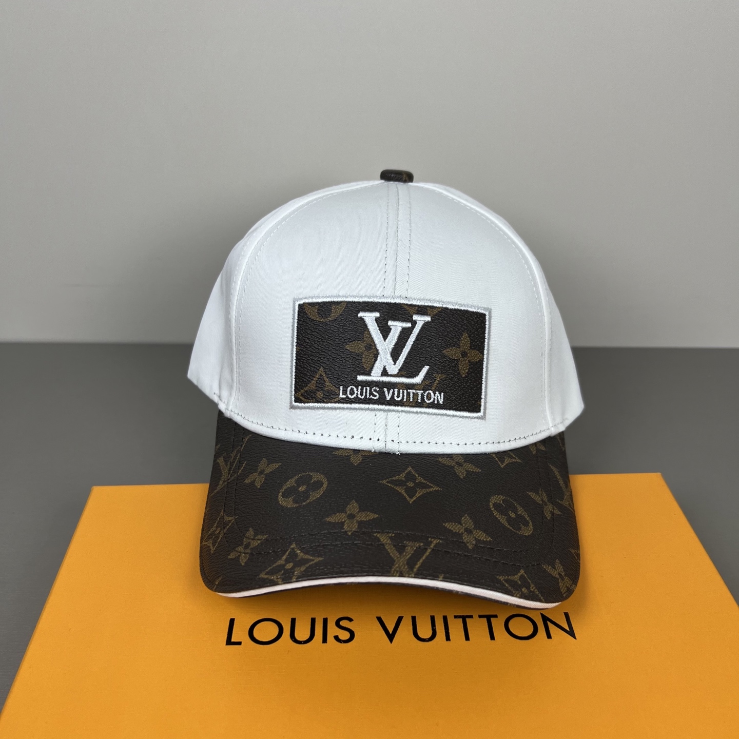 LV高仿白色Monogram拼接鴨舌帽精品帽款| 12 LV高仿白色Monogram拼接鴨舌帽精品帽款