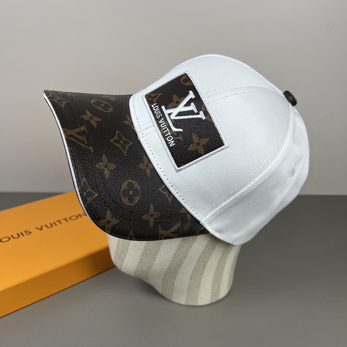 LV高仿白色Monogram拼接鴨舌帽精品帽款| 11 LV高仿白色Monogram拼接鴨舌帽精品帽款