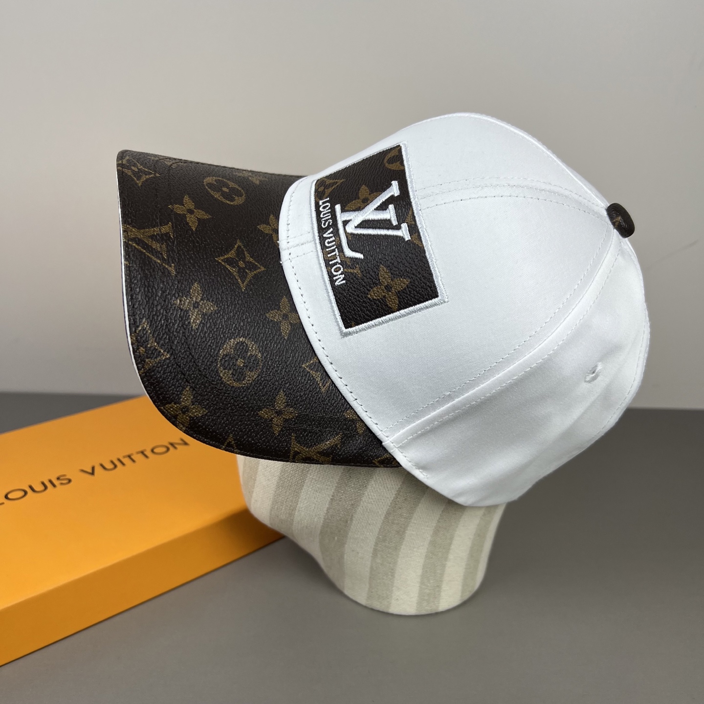 LV高仿白色Monogram拼接鴨舌帽精品帽款| 10 LV高仿白色Monogram拼接鴨舌帽精品帽款