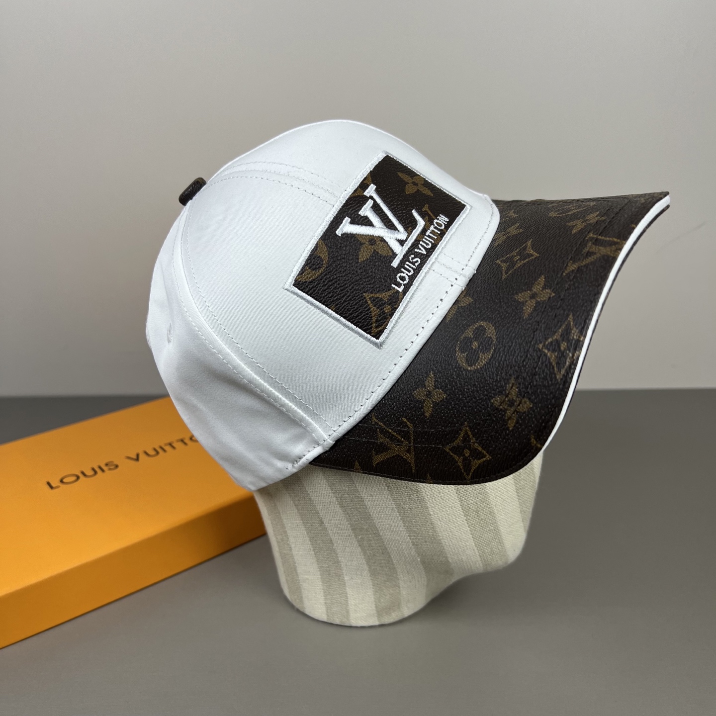 LV高仿白色Monogram拼接鴨舌帽精品帽款| 9 LV高仿白色Monogram拼接鴨舌帽精品帽款