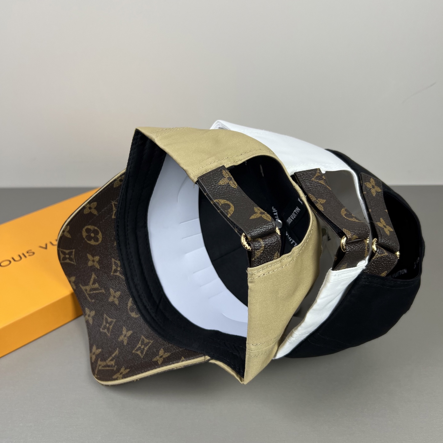 LV高仿白色Monogram拼接鴨舌帽精品帽款| 8 LV高仿白色Monogram拼接鴨舌帽精品帽款