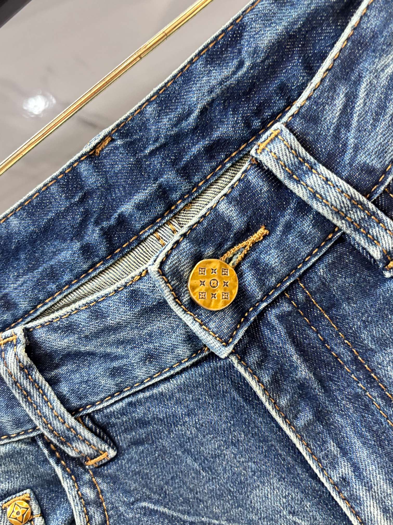 LV A貨 男款 牛仔褲 水洗復古設計 修身直筒休閒款| 11 LV A貨 男款 牛仔褲 水洗復古設計 修身直筒休閒款