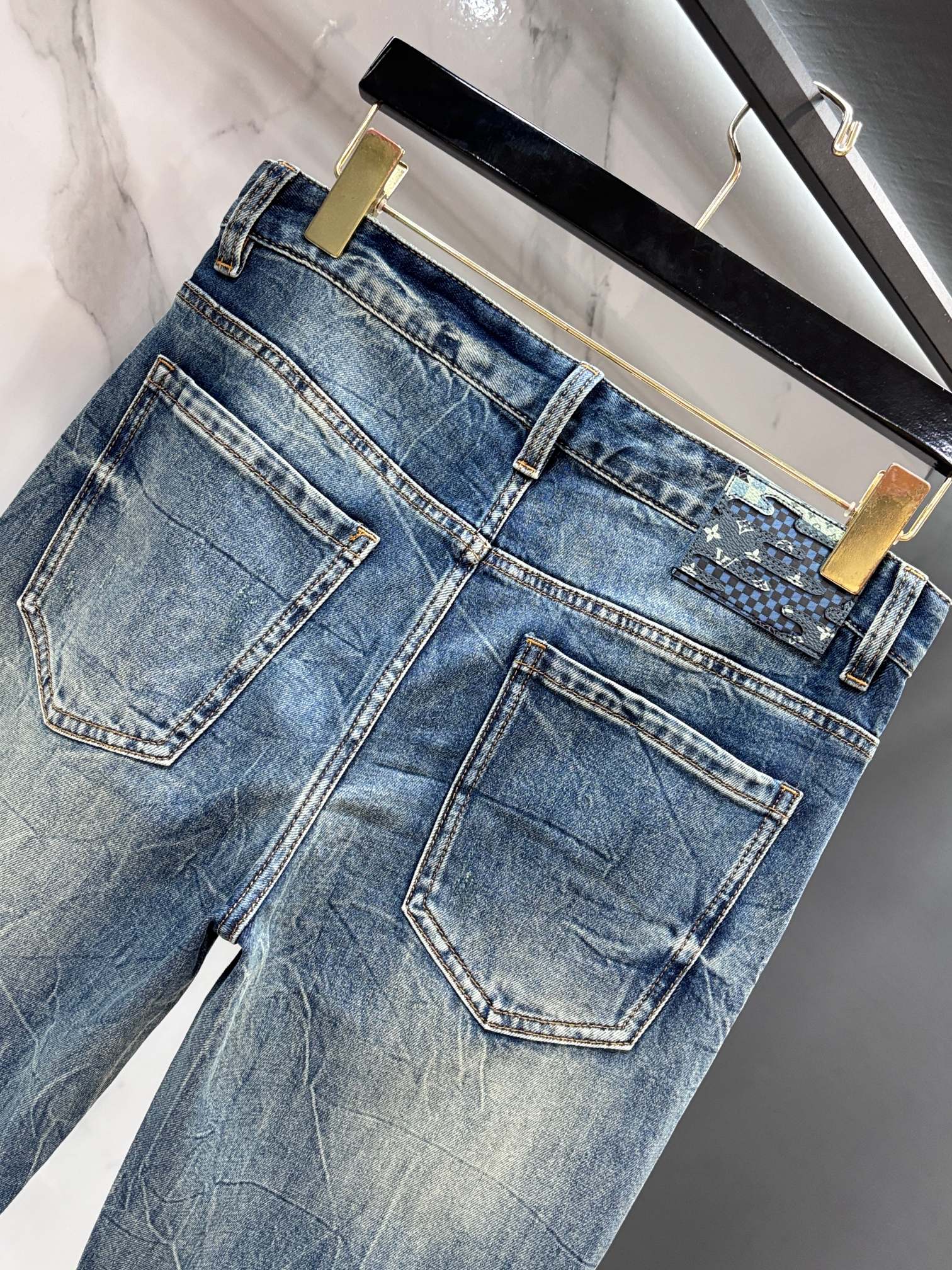 LV A貨 男款 牛仔褲 水洗復古設計 修身直筒休閒款| 9 LV A貨 男款 牛仔褲 水洗復古設計 修身直筒休閒款