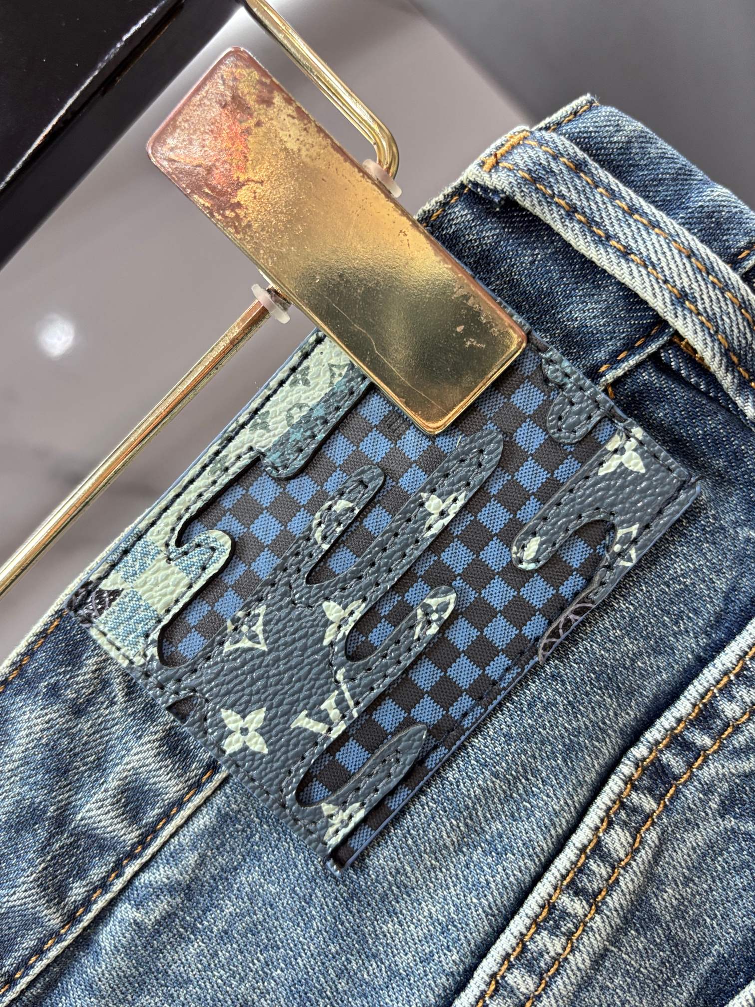 LV A貨 男款 牛仔褲 水洗復古設計 修身直筒休閒款| 8 LV A貨 男款 牛仔褲 水洗復古設計 修身直筒休閒款