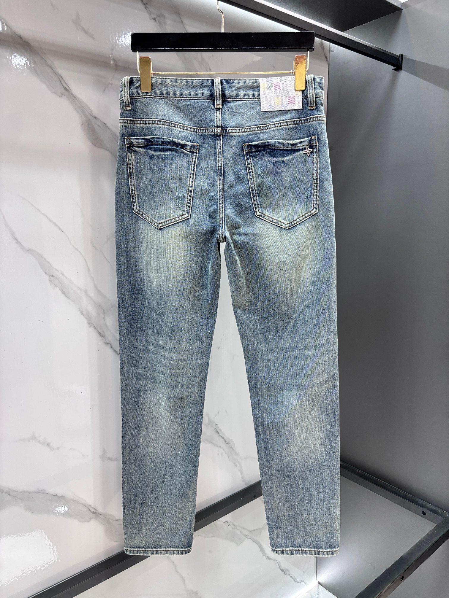 LV 一比一 男款 牛仔褲 拼接後標設計 休閒百搭潮流款| 13 LV 一比一 男款 牛仔褲 拼接後標設計 休閒百搭潮流款