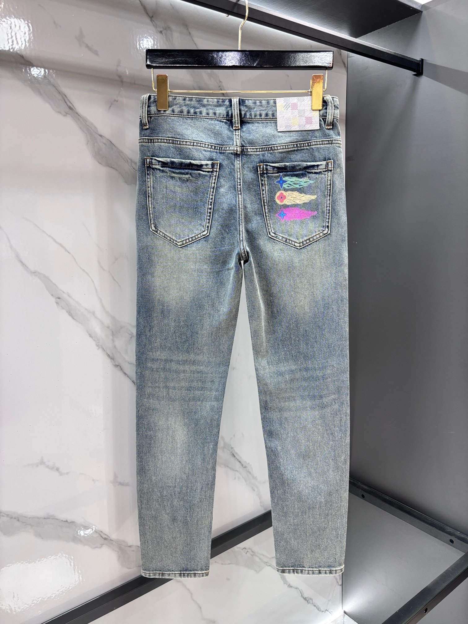 LV 原單 男款 牛仔褲 印花後袋設計 潮流街頭風休閒款| 13 LV 原單 男款 牛仔褲 印花後袋設計 潮流街頭風休閒款