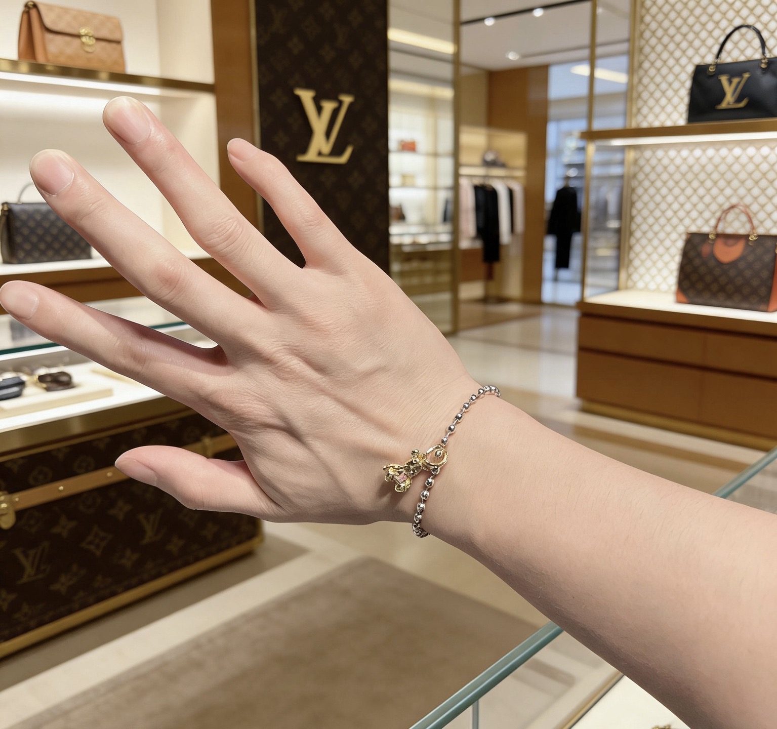 LV高仿泰迪熊吊墜手鍊 女款高級感串珠設計時尚百搭精品飾品| 12 LV高仿泰迪熊吊墜手鍊 女款高級感串珠設計時尚百搭精品飾品