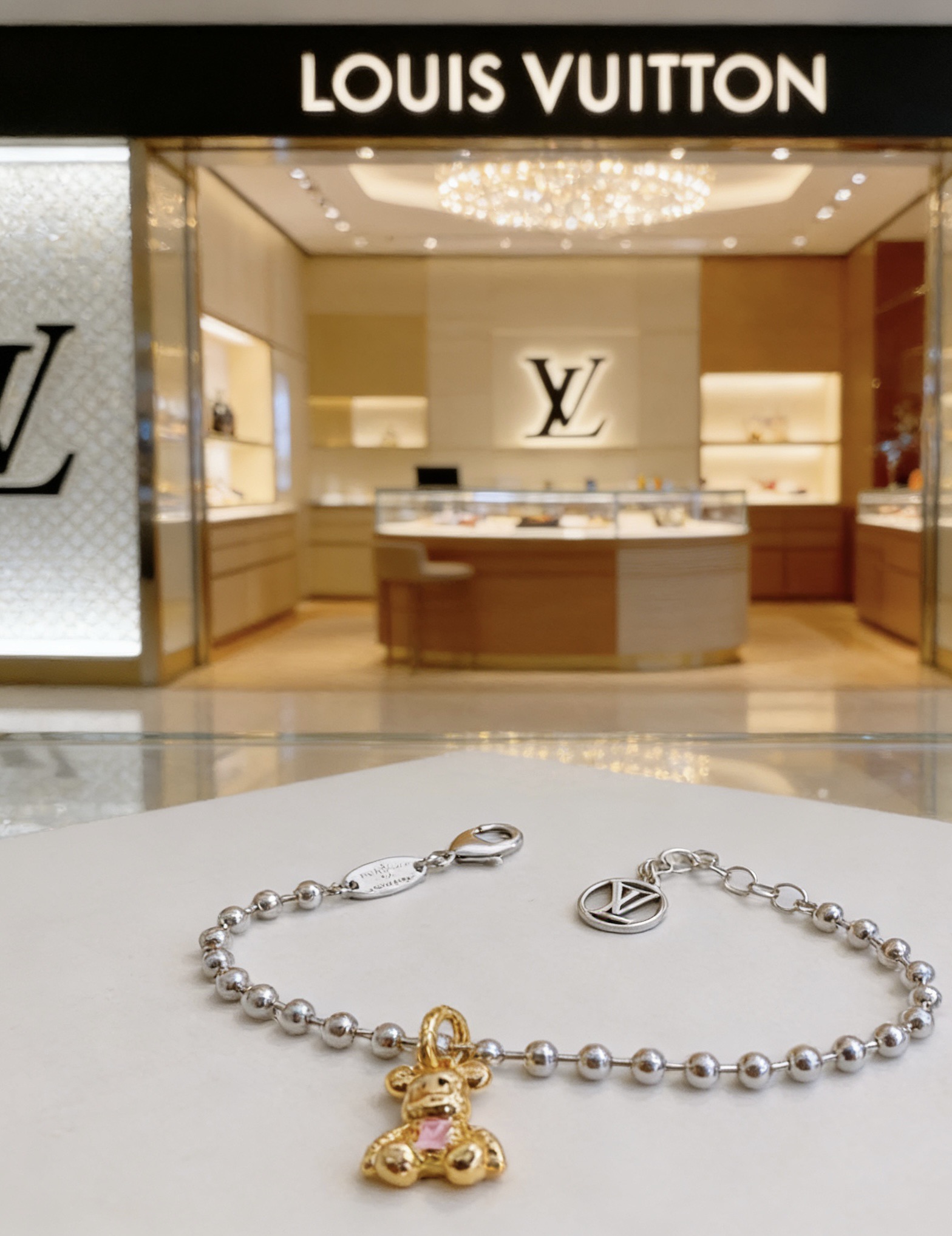 LV高仿泰迪熊吊墜手鍊 女款高級感串珠設計時尚百搭精品飾品| 9 LV高仿泰迪熊吊墜手鍊 女款高級感串珠設計時尚百搭精品飾品