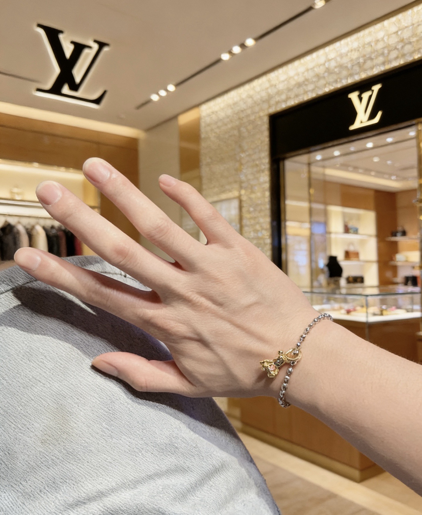 LV高仿泰迪熊吊墜手鍊 女款高級感串珠設計時尚百搭精品飾品| 8 LV高仿泰迪熊吊墜手鍊 女款高級感串珠設計時尚百搭精品飾品