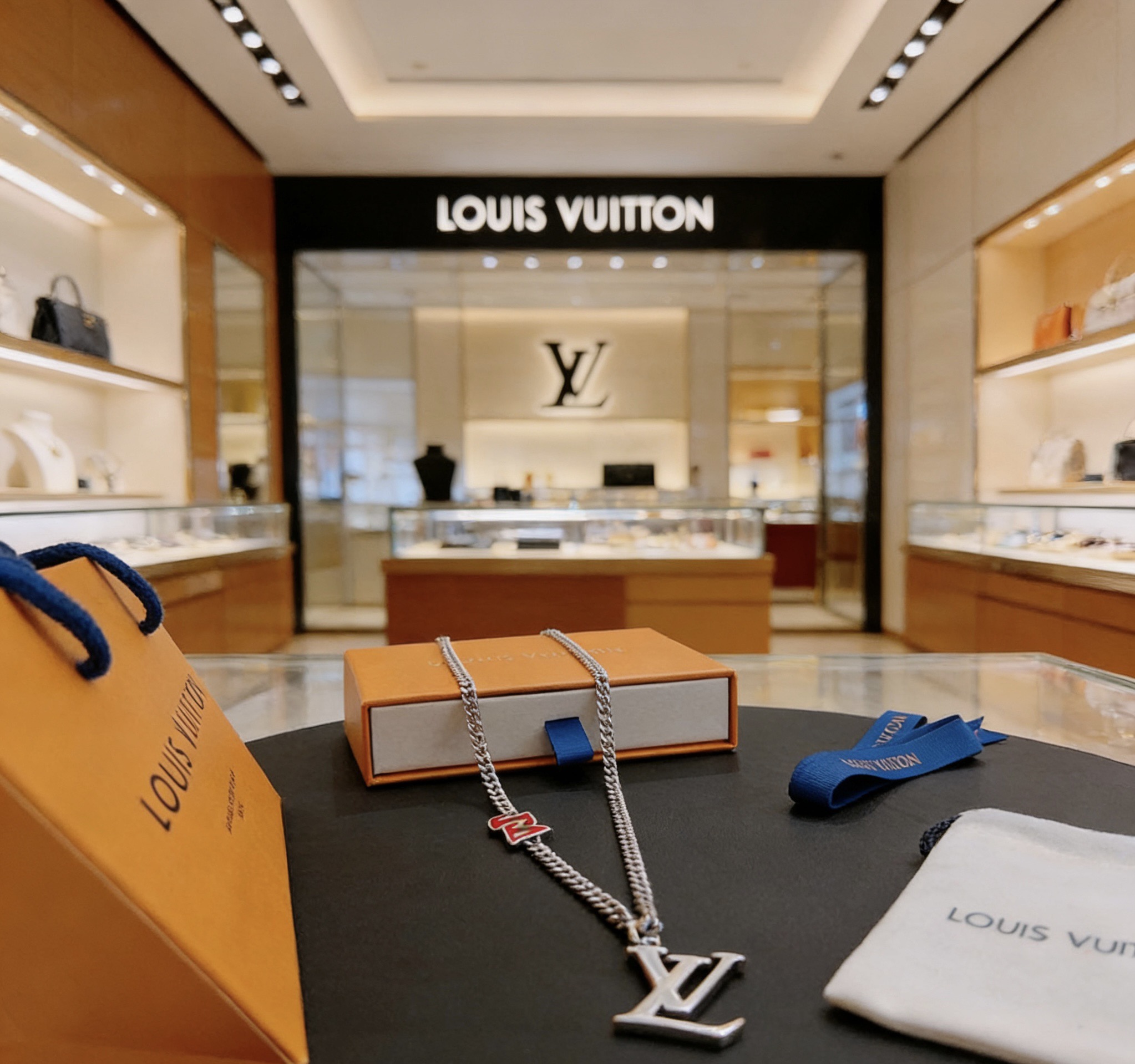 LV原單紅色大LOGO項鍊 粗鏈設計男款街頭潮流精品飾品| 14 LV原單紅色大LOGO項鍊 粗鏈設計男款街頭潮流精品飾品